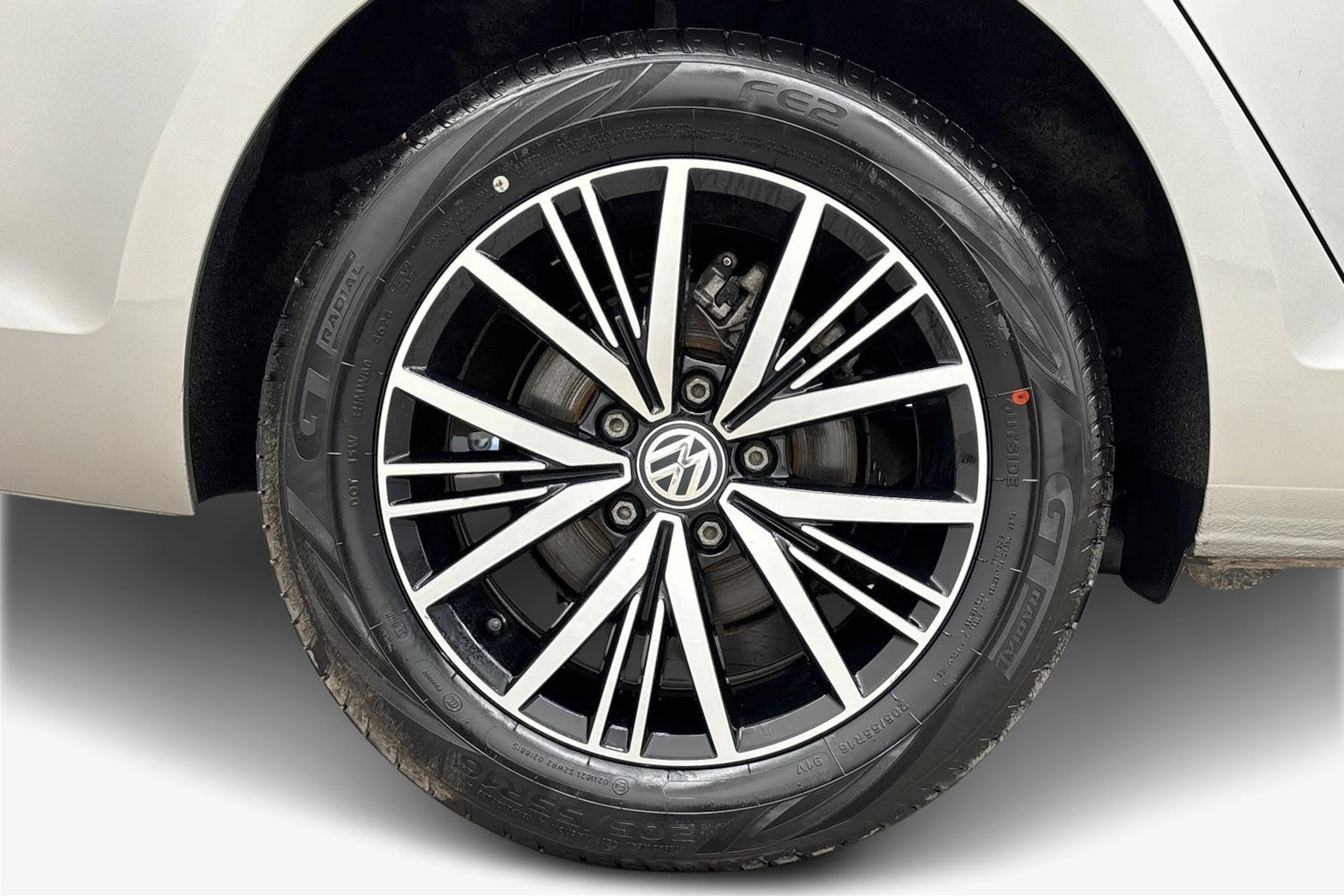 harmaa Volkswagen Golf 2017 kuva 9.