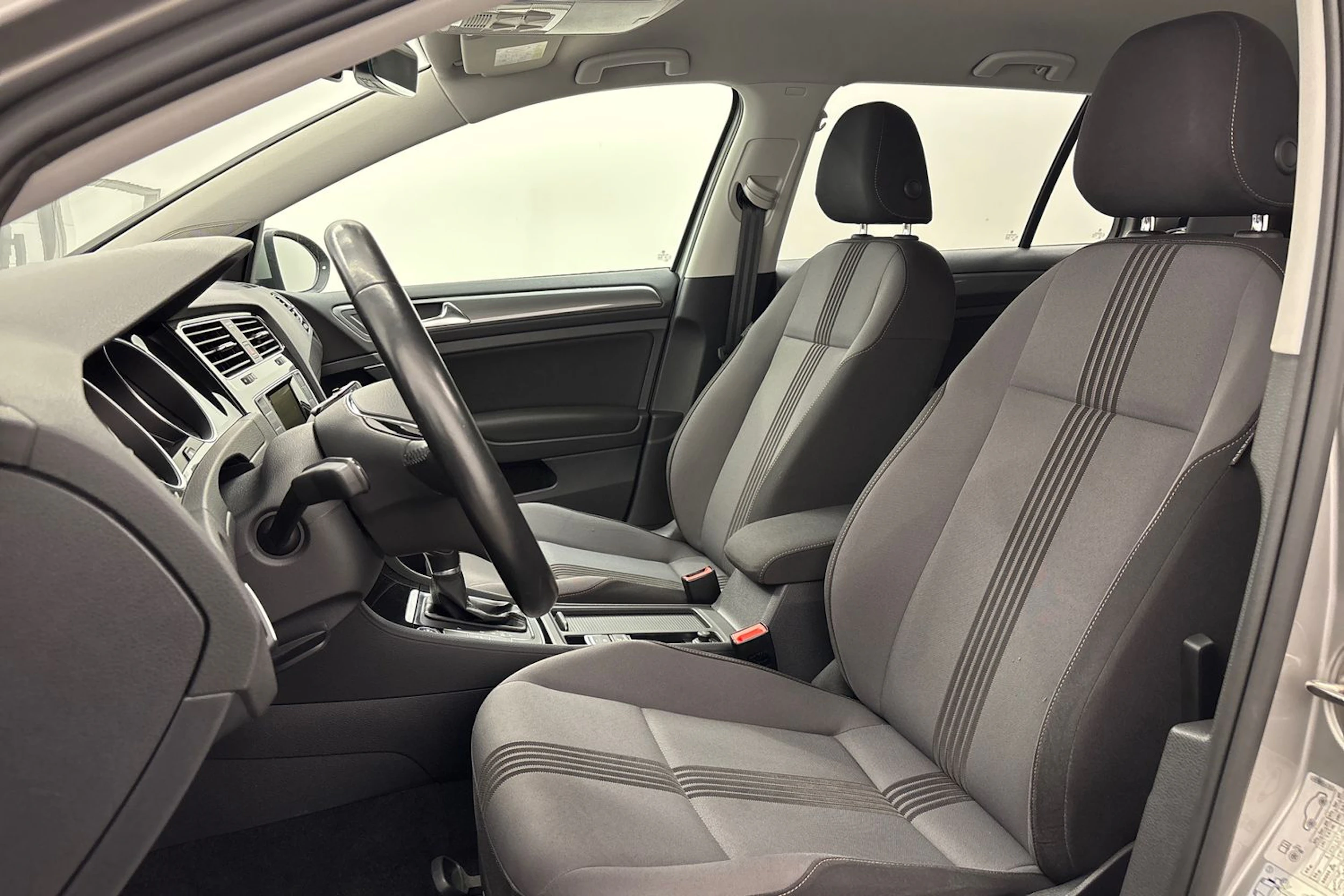 harmaa Volkswagen Golf 2017 kuva 11.