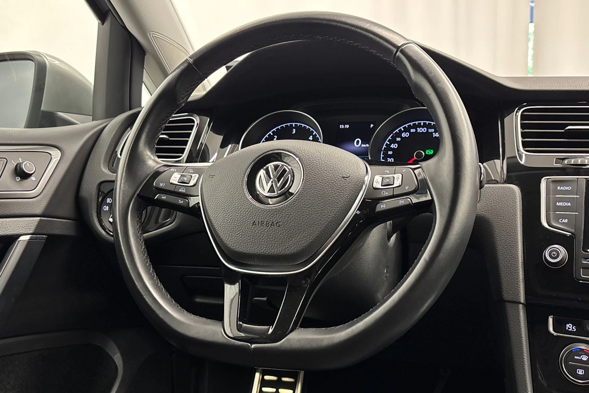 harmaa Volkswagen Golf 2017 kuva 12.