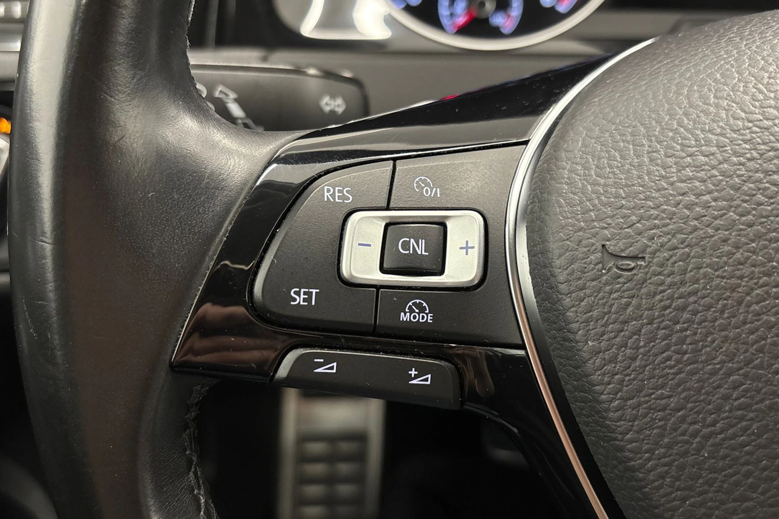 harmaa Volkswagen Golf 2017 kuva 13.