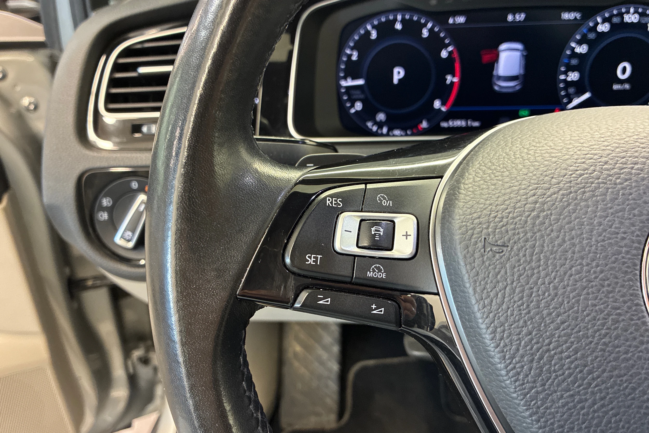 met. harmaa Volkswagen Golf 2017 kuva 17.