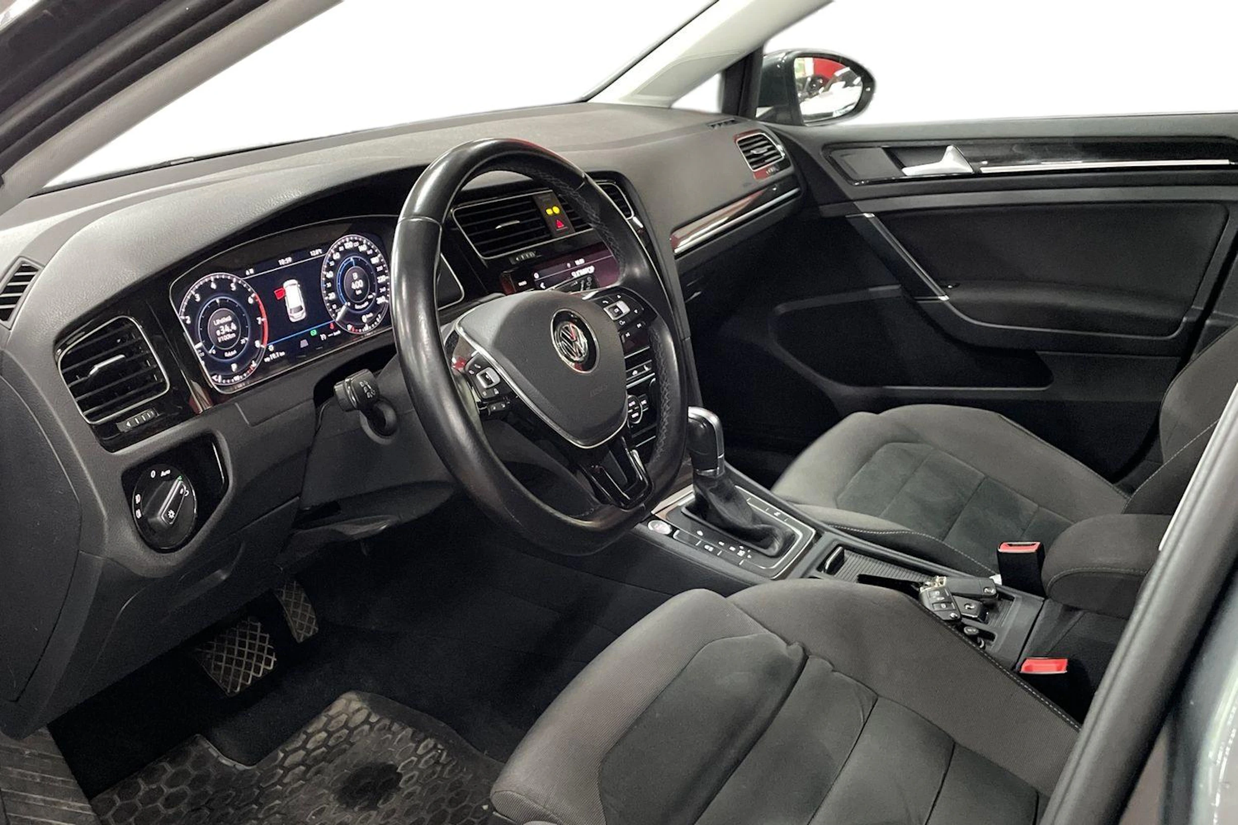 harmaa Volkswagen Golf 2018 kuva 6.