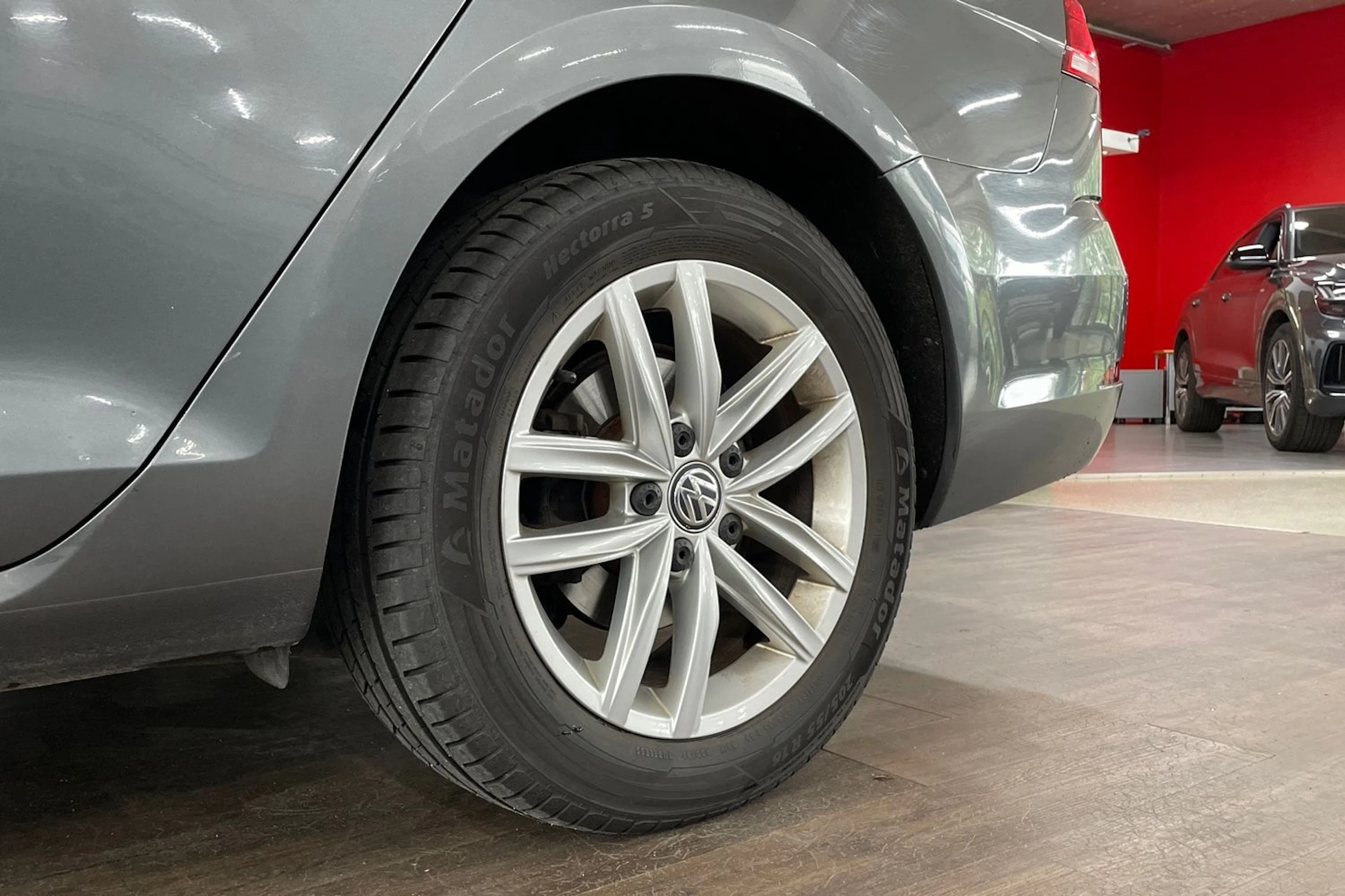 harmaa Volkswagen Golf 2018 kuva 10.