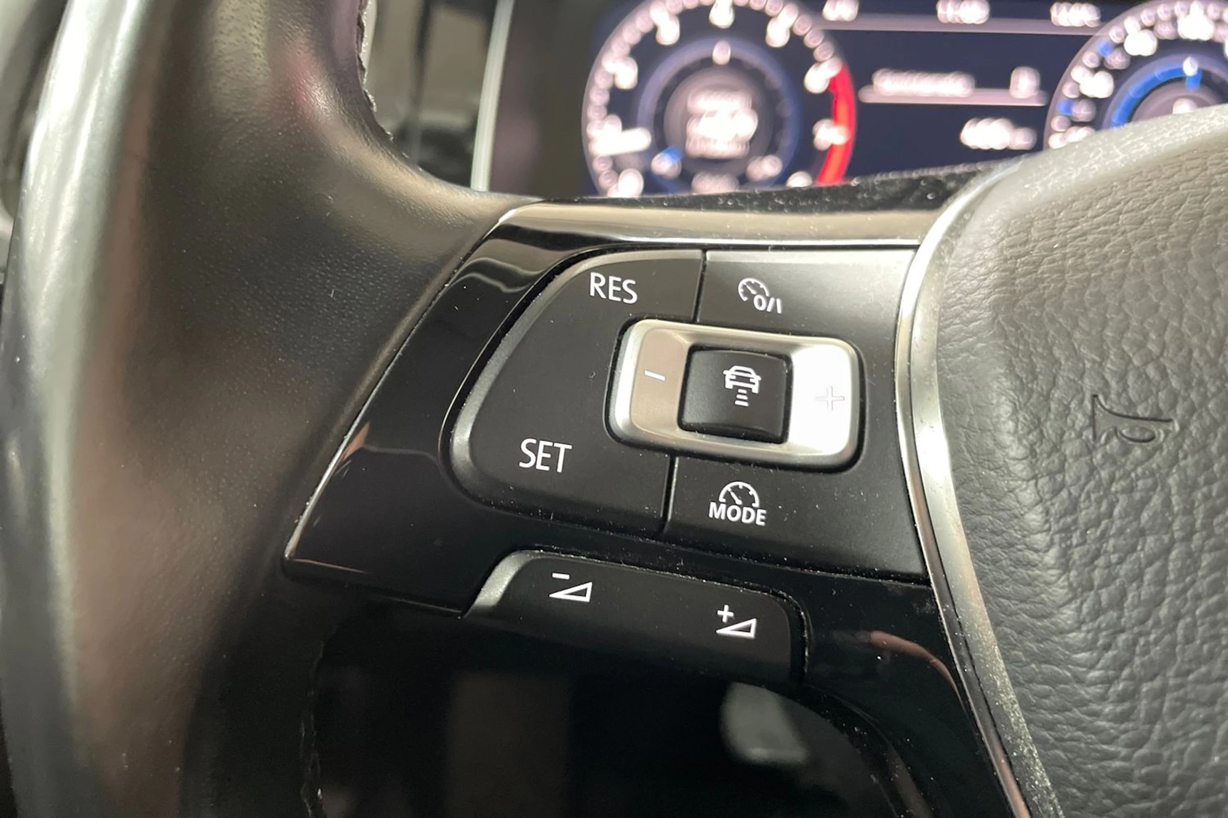 harmaa Volkswagen Golf 2018 kuva 19.