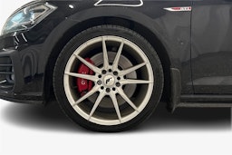 musta Volkswagen Golf 2017 kuva 11.