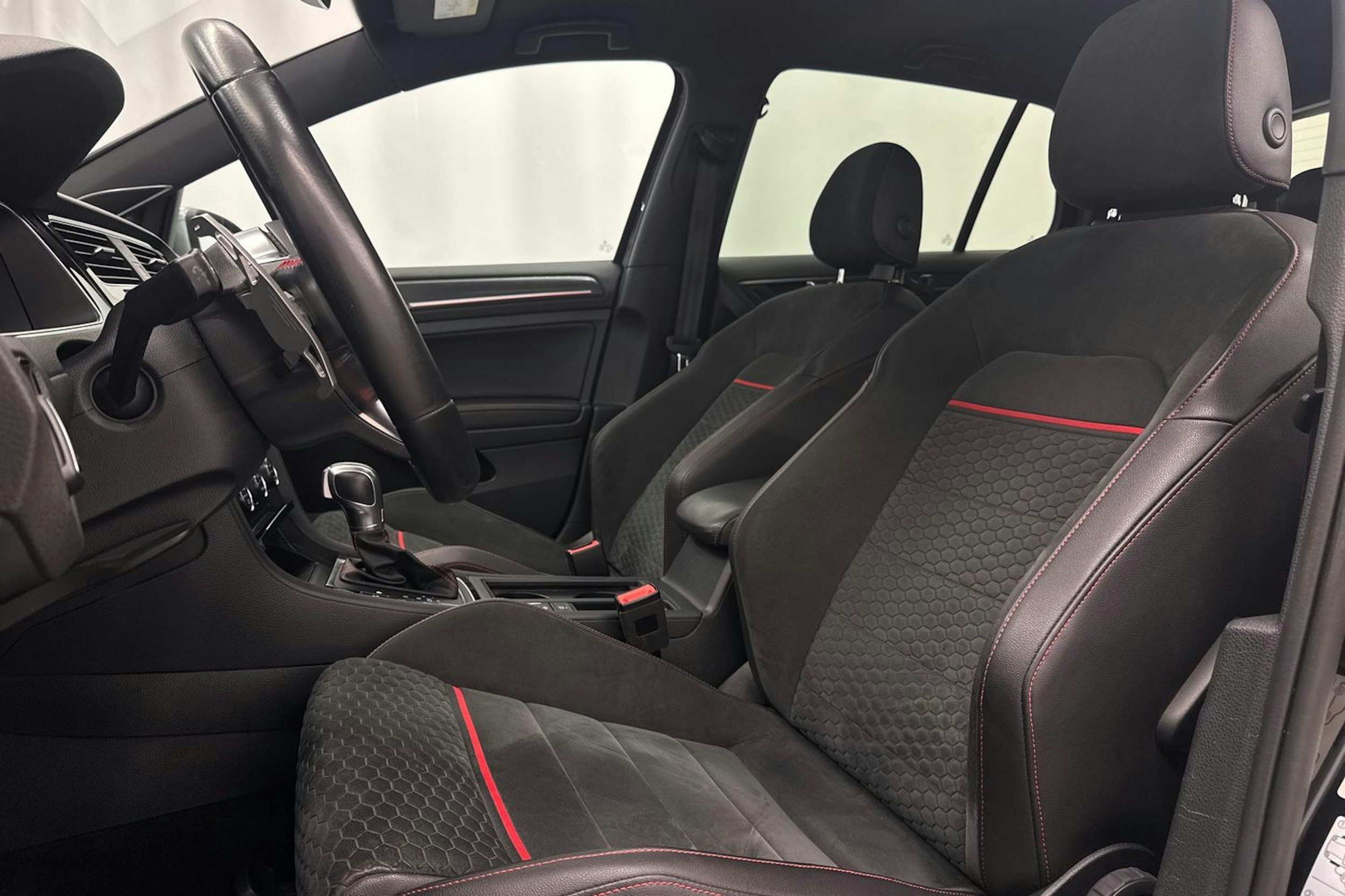 musta Volkswagen Golf 2017 kuva 13.