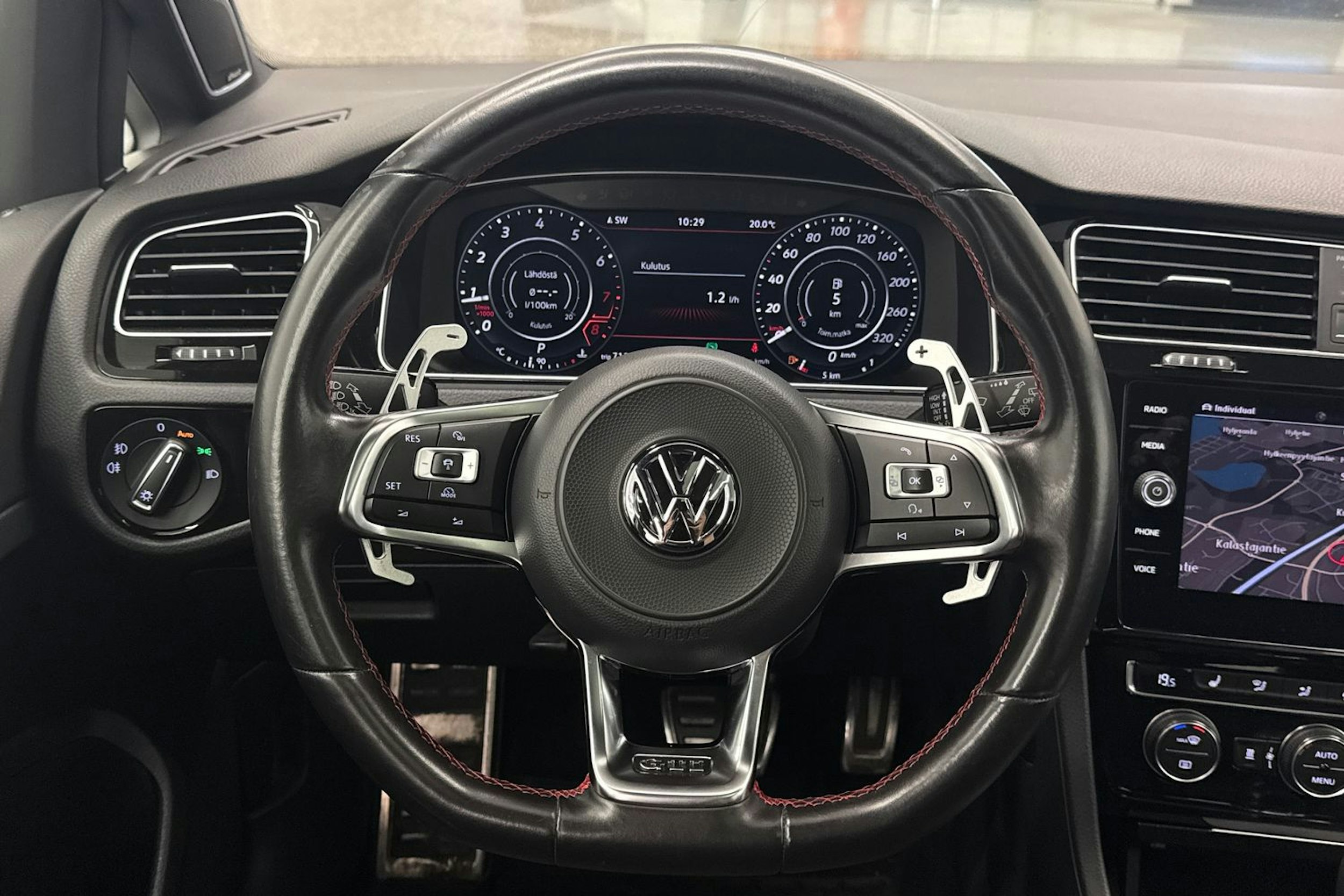 musta Volkswagen Golf 2017 kuva 14.