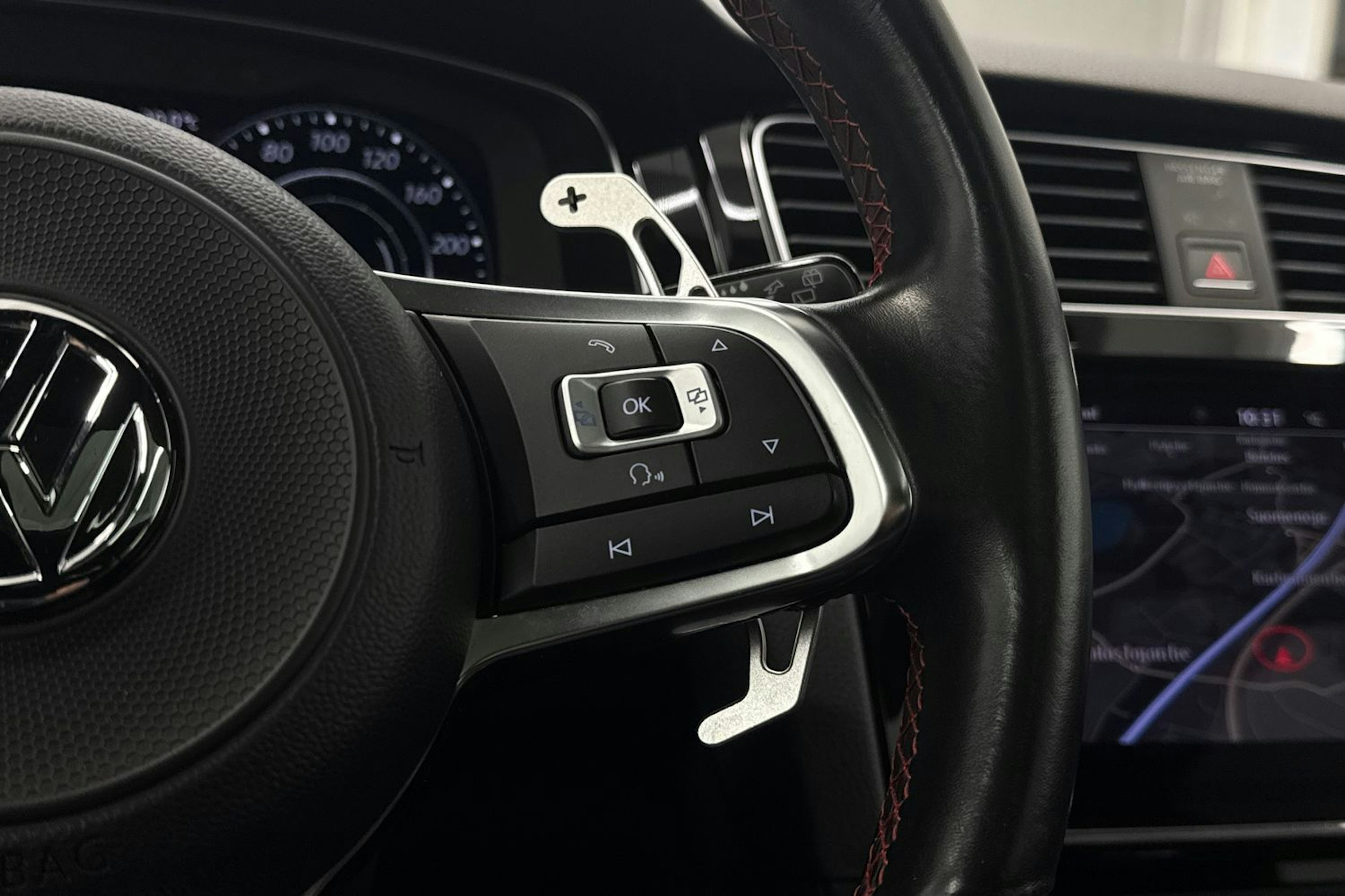 musta Volkswagen Golf 2017 kuva 15.
