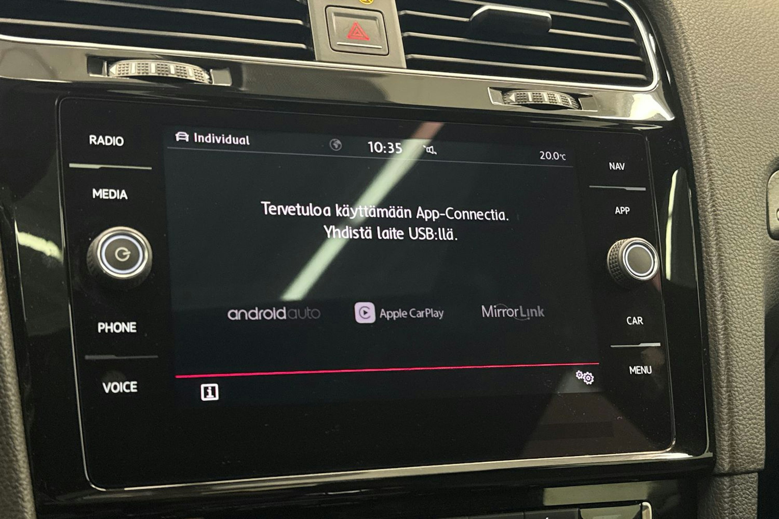musta Volkswagen Golf 2017 kuva 25.