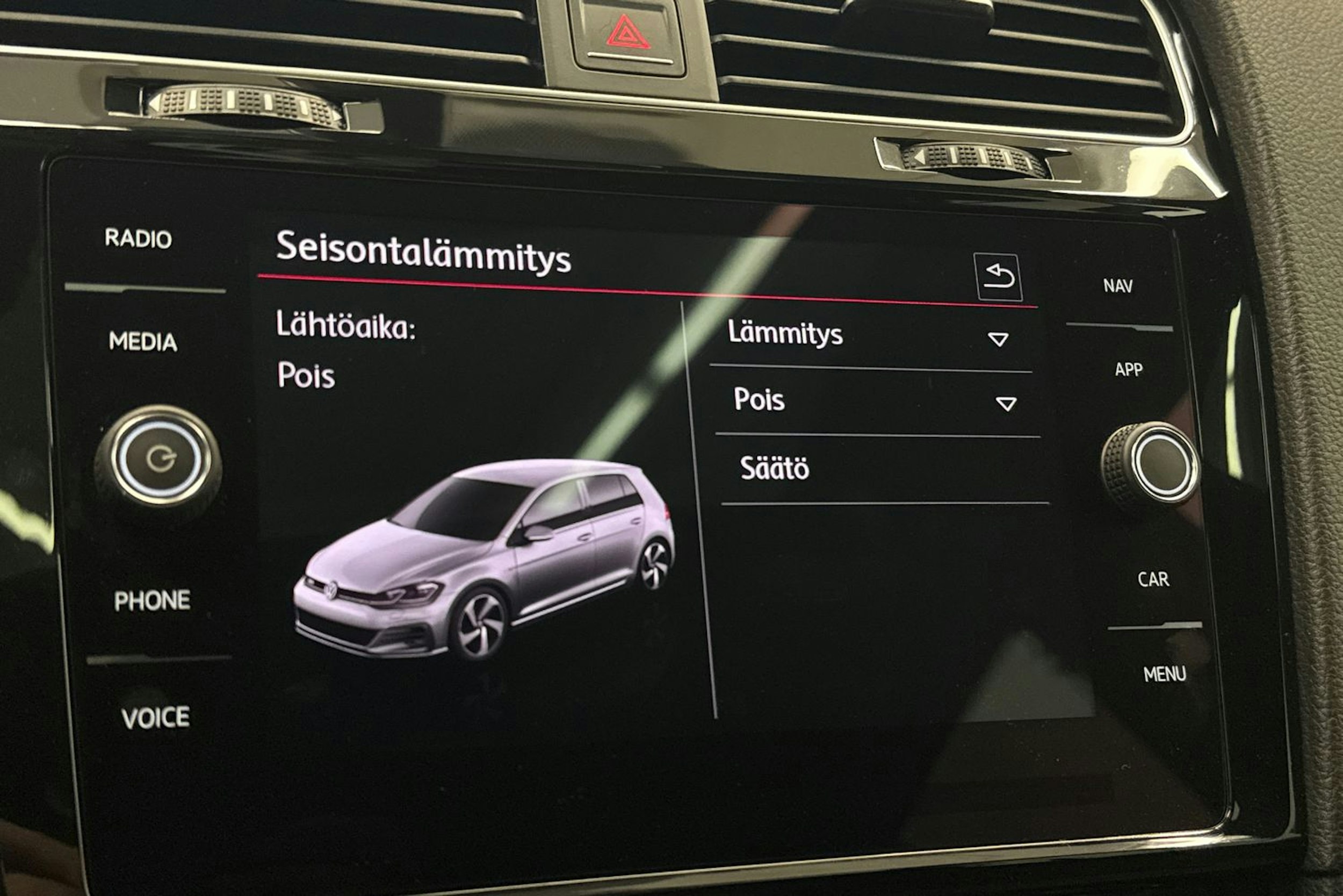 musta Volkswagen Golf 2017 kuva 29.