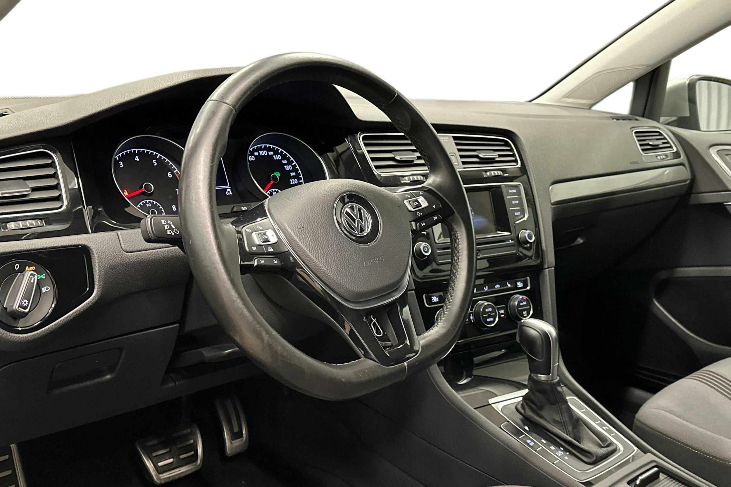 harmaa Volkswagen Golf 2017 kuva 7.