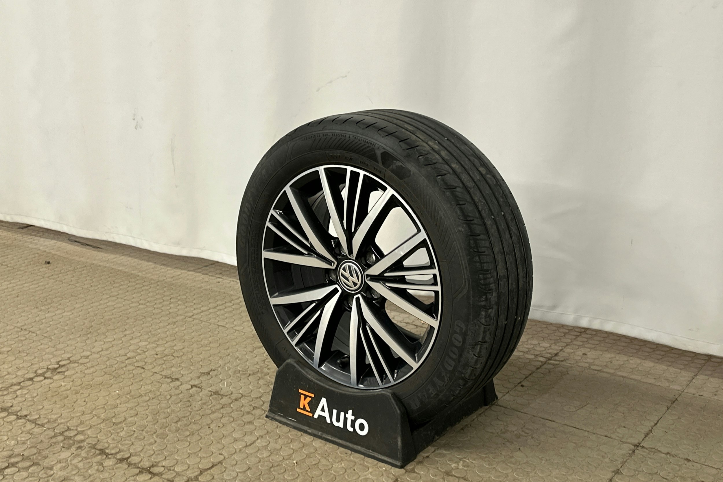 harmaa Volkswagen Golf 2017 kuva 13.