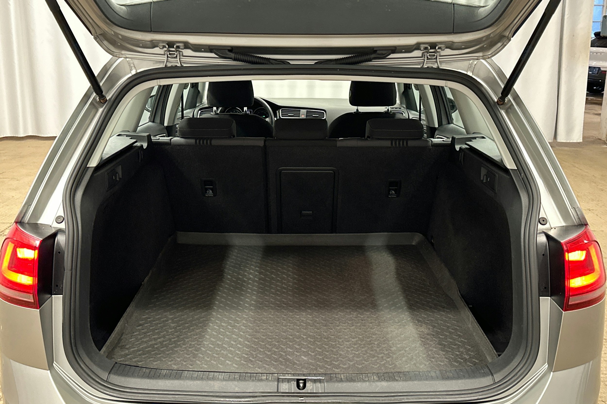 harmaa Volkswagen Golf 2017 kuva 14.