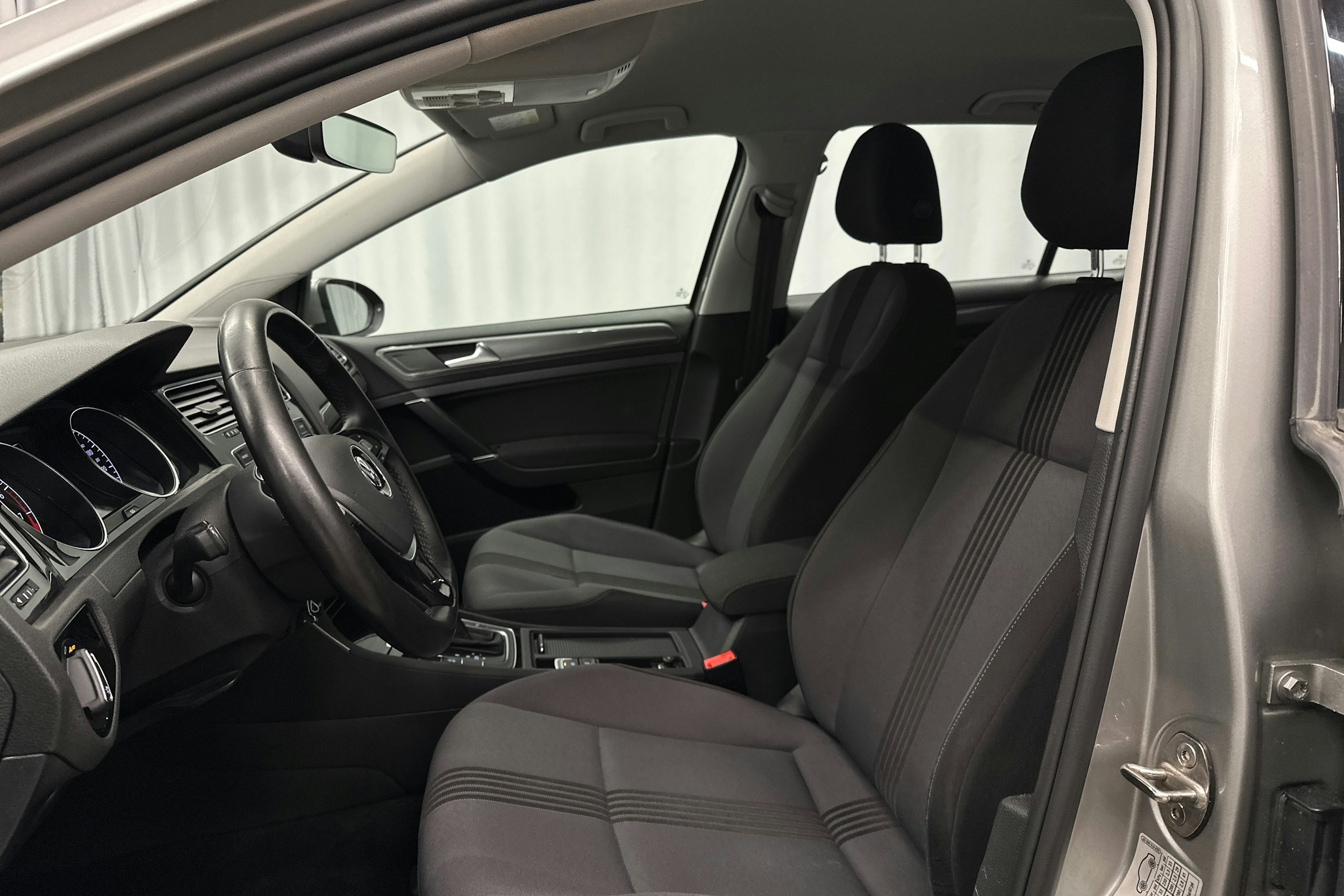 harmaa Volkswagen Golf 2017 kuva 17.