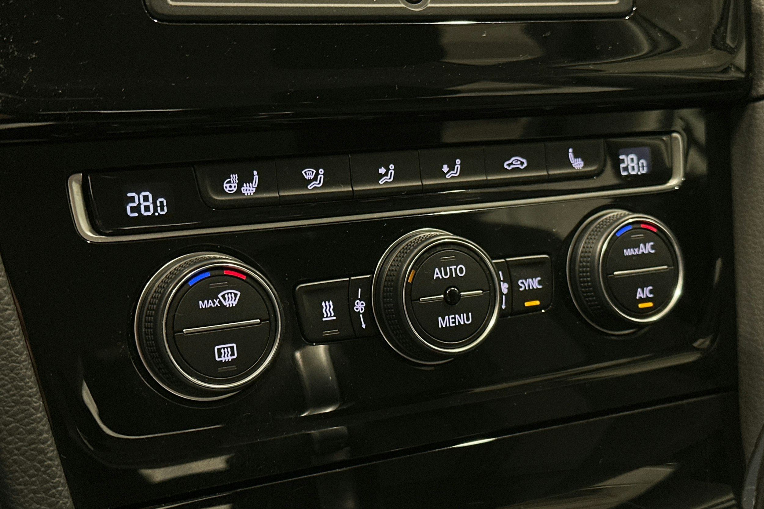 harmaa Volkswagen Golf 2017 kuva 21.