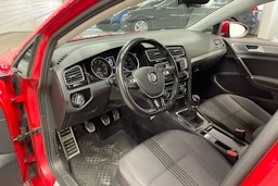 punainen Volkswagen Golf 2017 kuva 6.