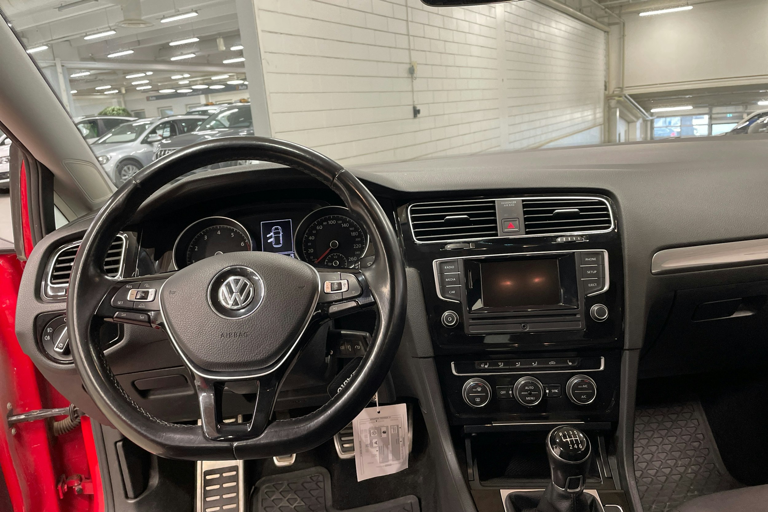 punainen Volkswagen Golf 2017 kuva 7.