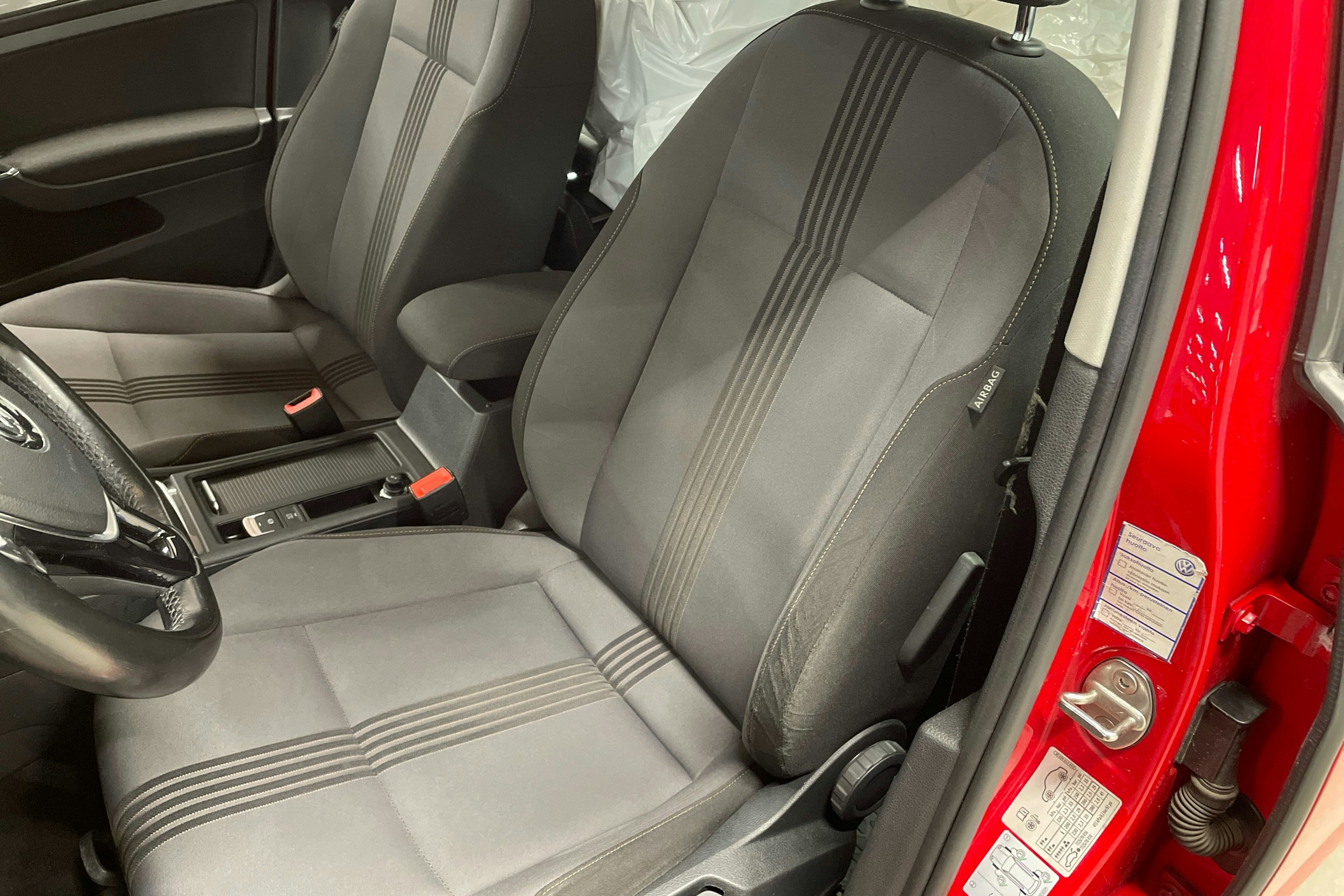 punainen Volkswagen Golf 2017 kuva 8.