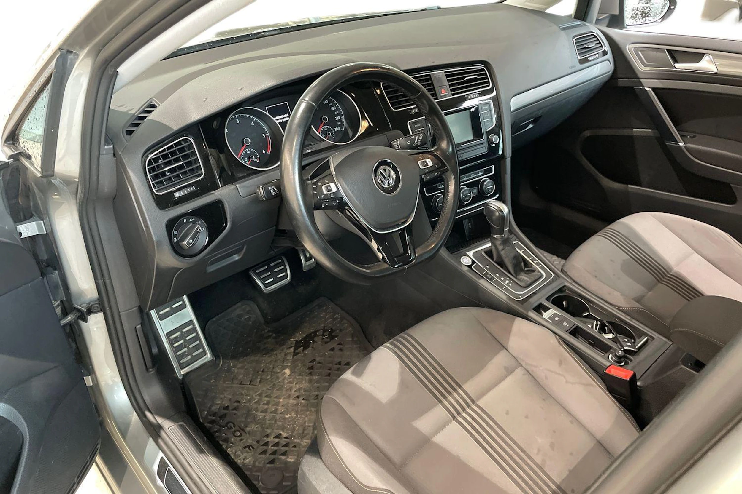 Harmaa Volkswagen GOLF 2017 kuva 3.