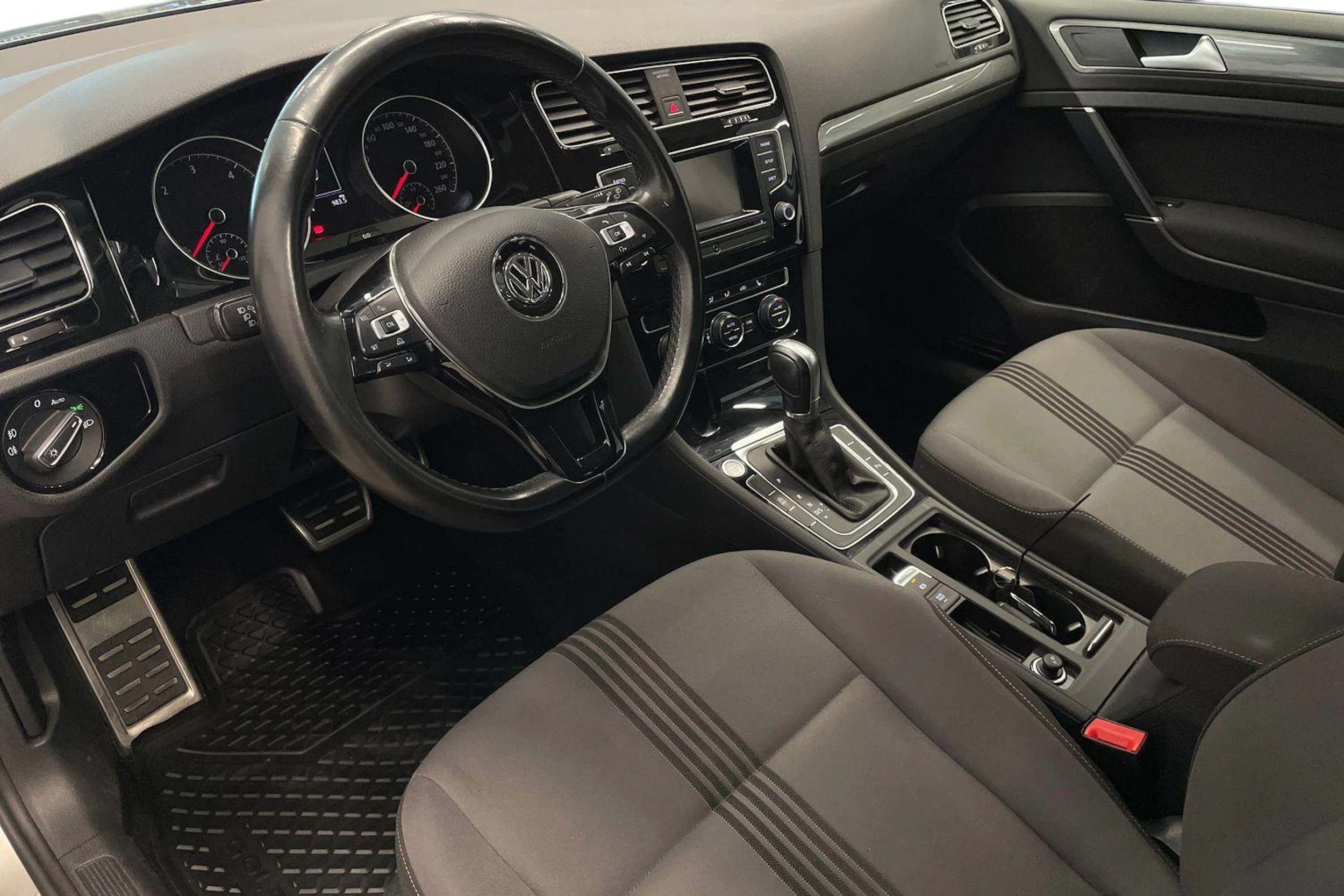 Harmaa Volkswagen GOLF 2017 kuva 6.