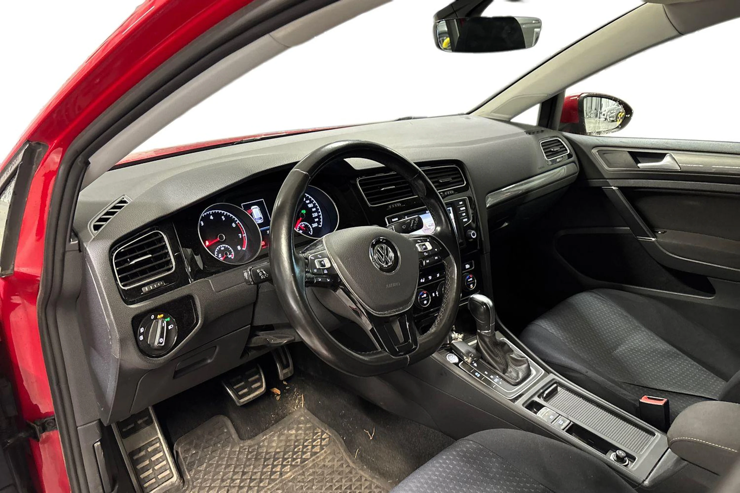 punainen Volkswagen Golf 2017 kuva 3.