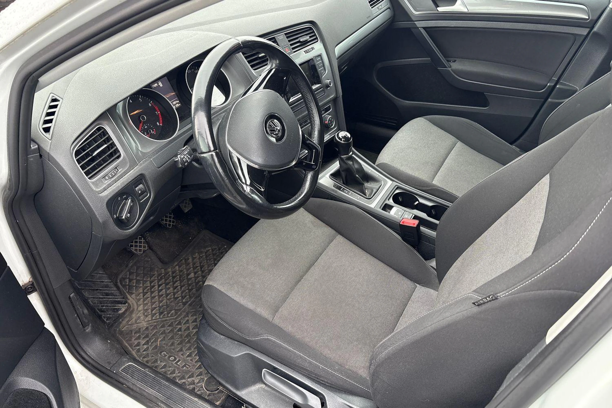 valkoinen Volkswagen Golf 2017 kuva 3.