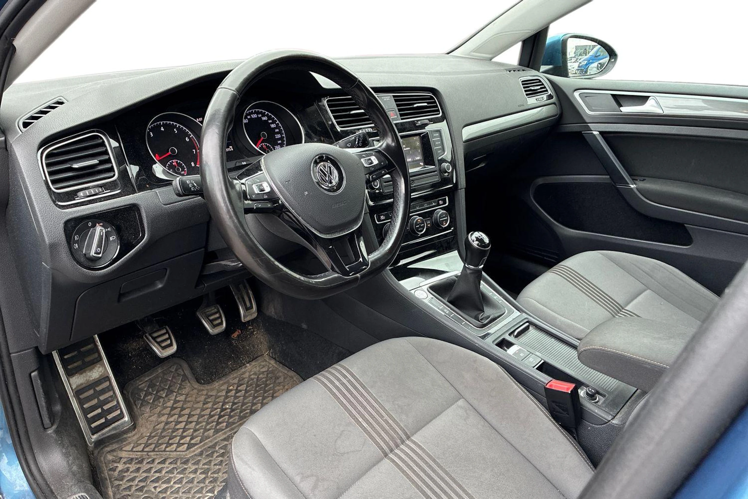 sininen Volkswagen Golf 2017 kuva 3.