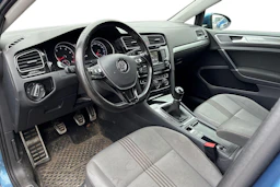 sininen Volkswagen Golf 2017 kuva 3.