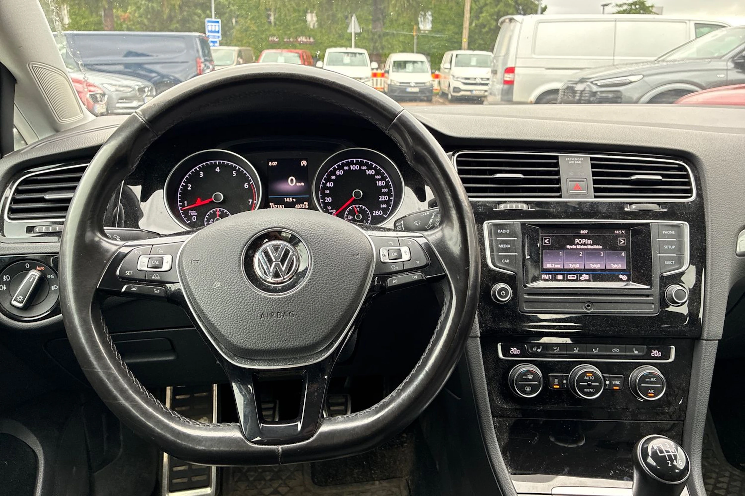 sininen Volkswagen Golf 2017 kuva 4.
