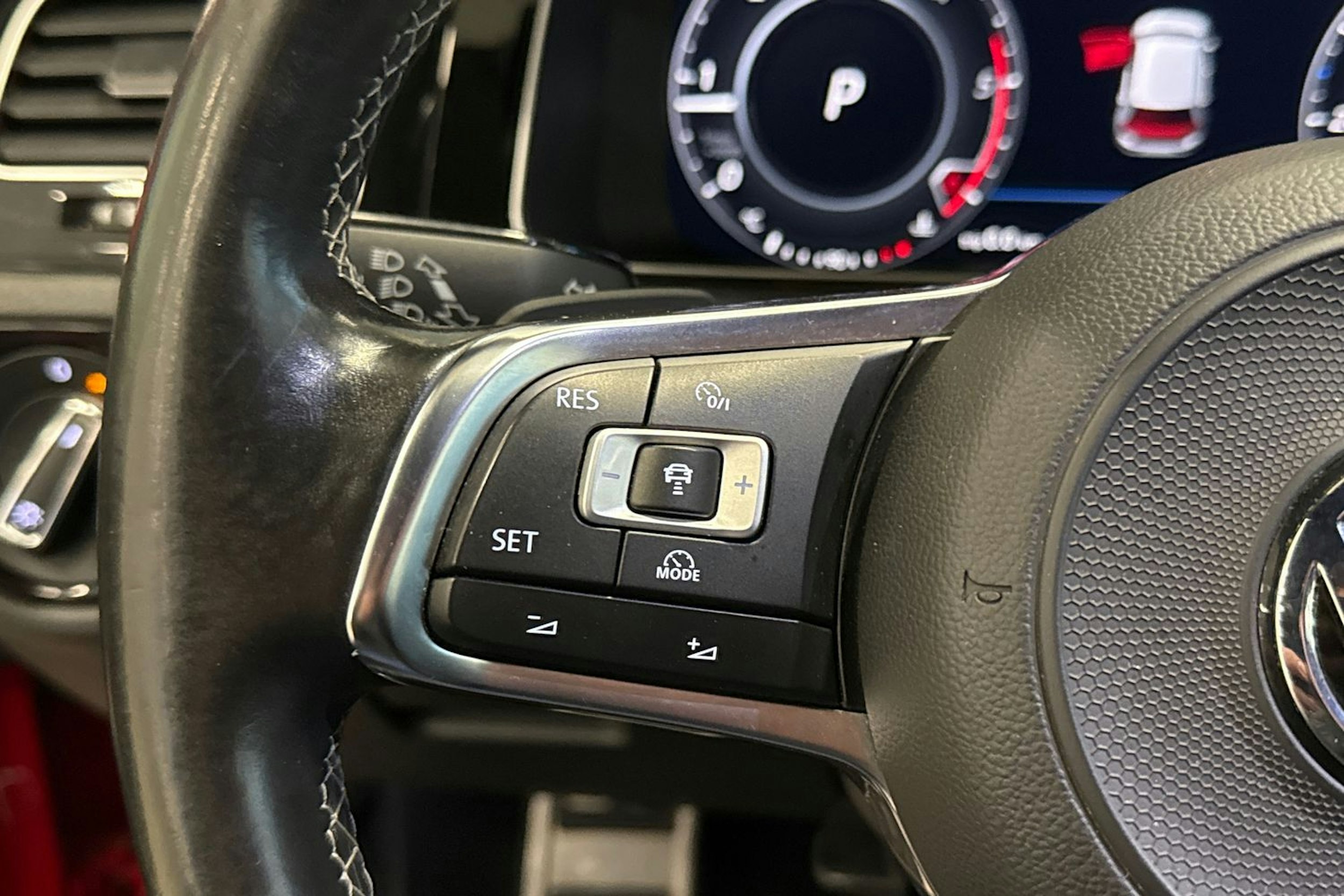 punainen Volkswagen Golf 2018 kuva 17.