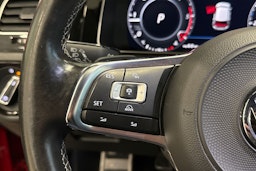 punainen Volkswagen Golf 2018 kuva 17.