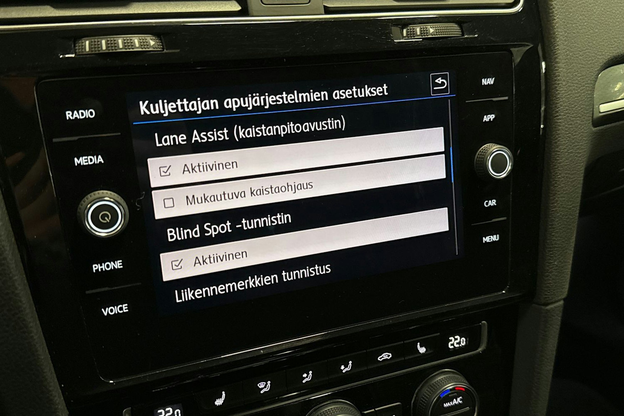 punainen Volkswagen Golf 2018 kuva 23.