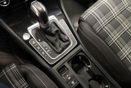 punainen Volkswagen Golf 2018 kuva 26.