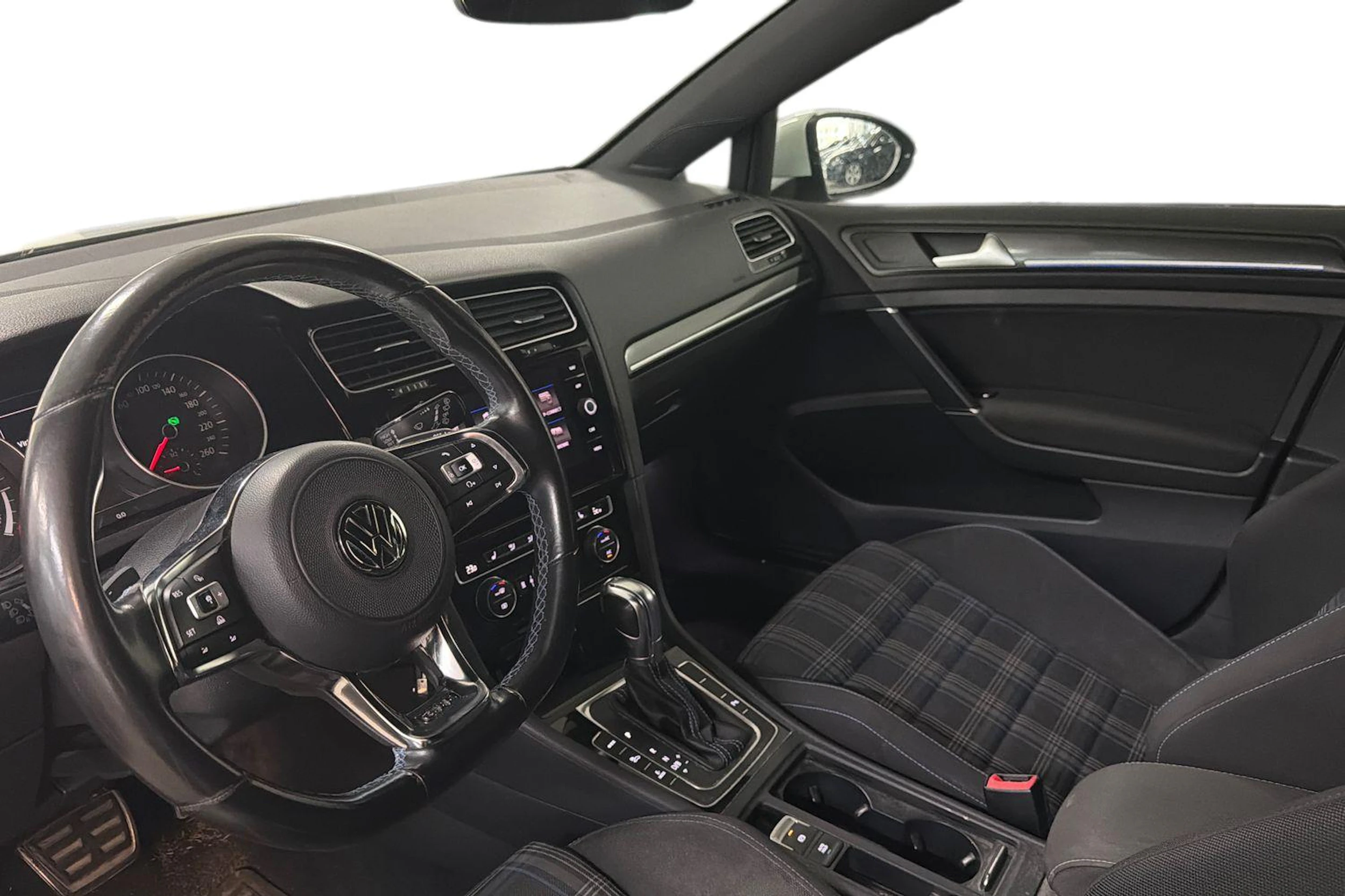 valkoinen Volkswagen Golf 2017 kuva 3.
