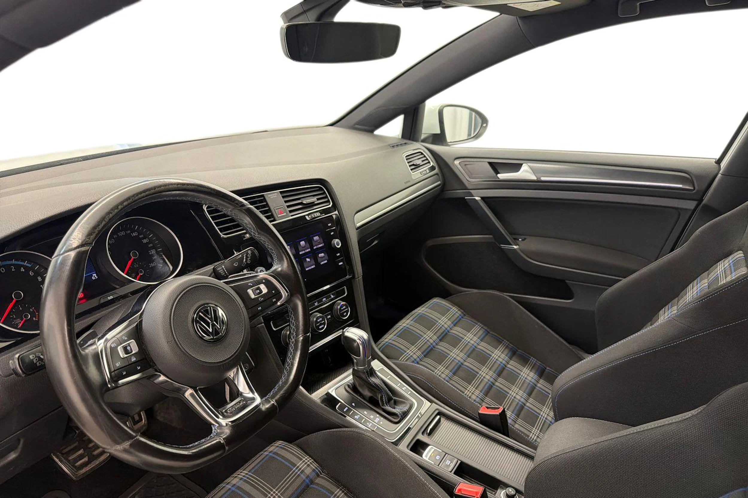 Valkoinen Volkswagen GOLF 2017 kuva 6.