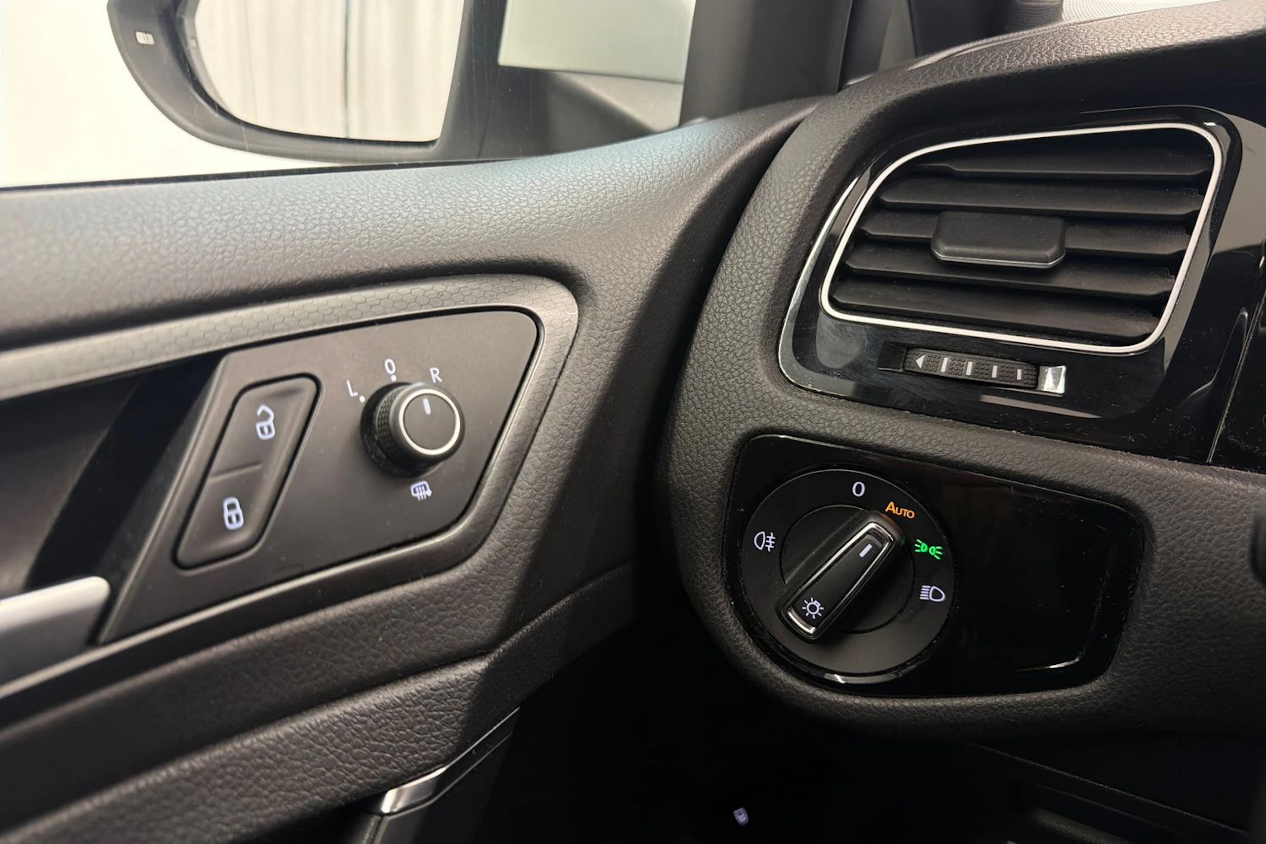 Valkoinen Volkswagen GOLF 2017 kuva 14.