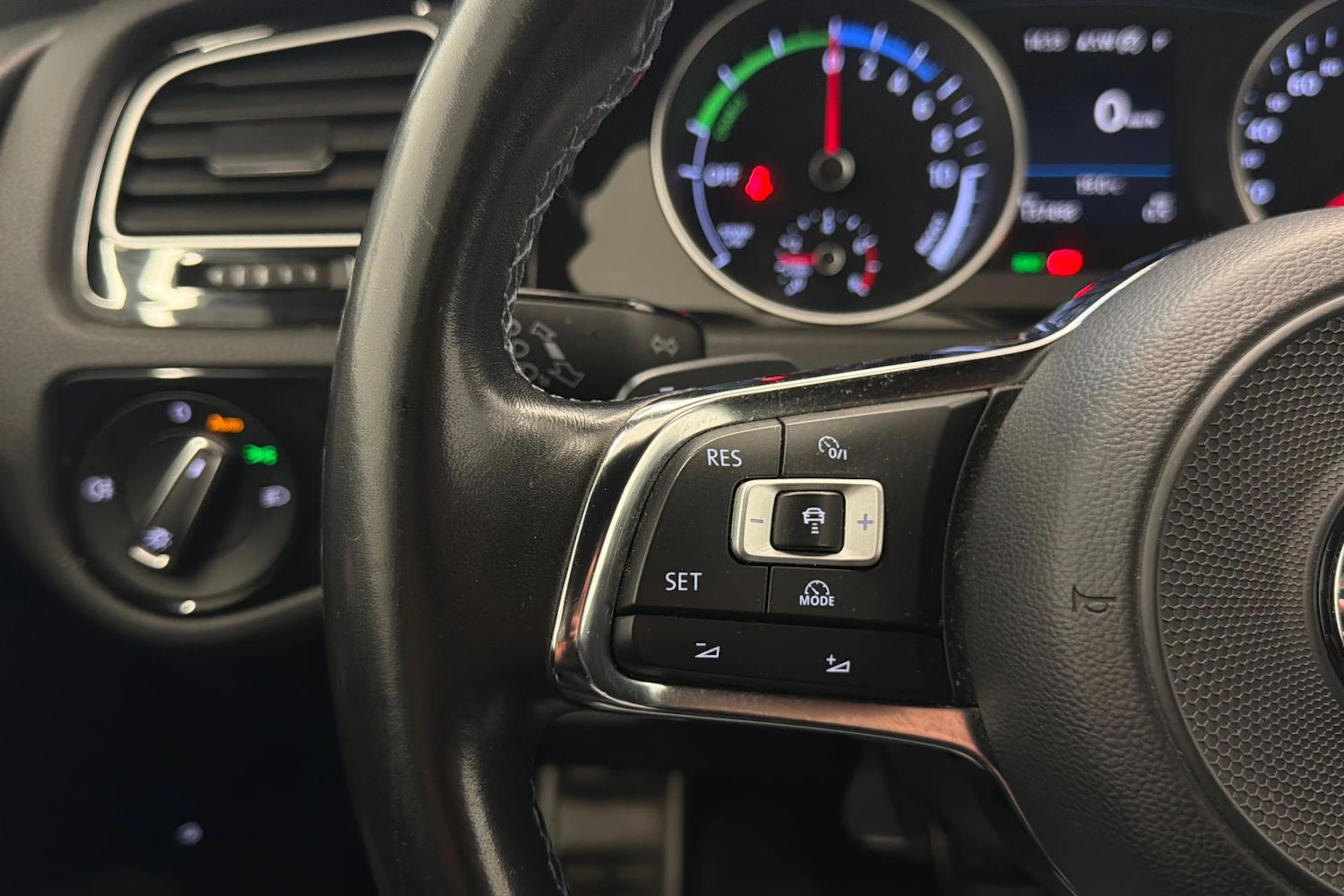 Valkoinen Volkswagen GOLF 2017 kuva 15.