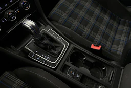 Valkoinen Volkswagen GOLF 2017 kuva 17.
