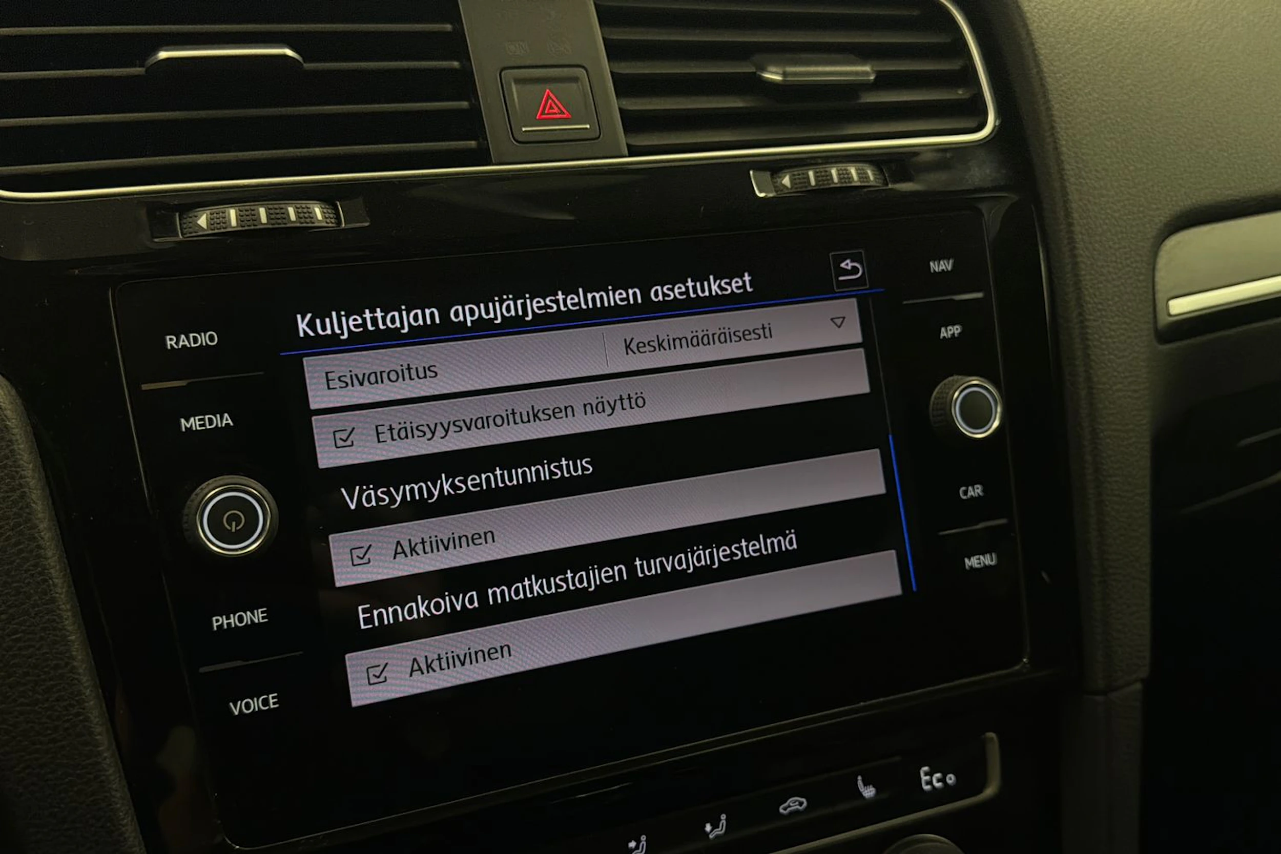 Valkoinen Volkswagen GOLF 2017 kuva 22.