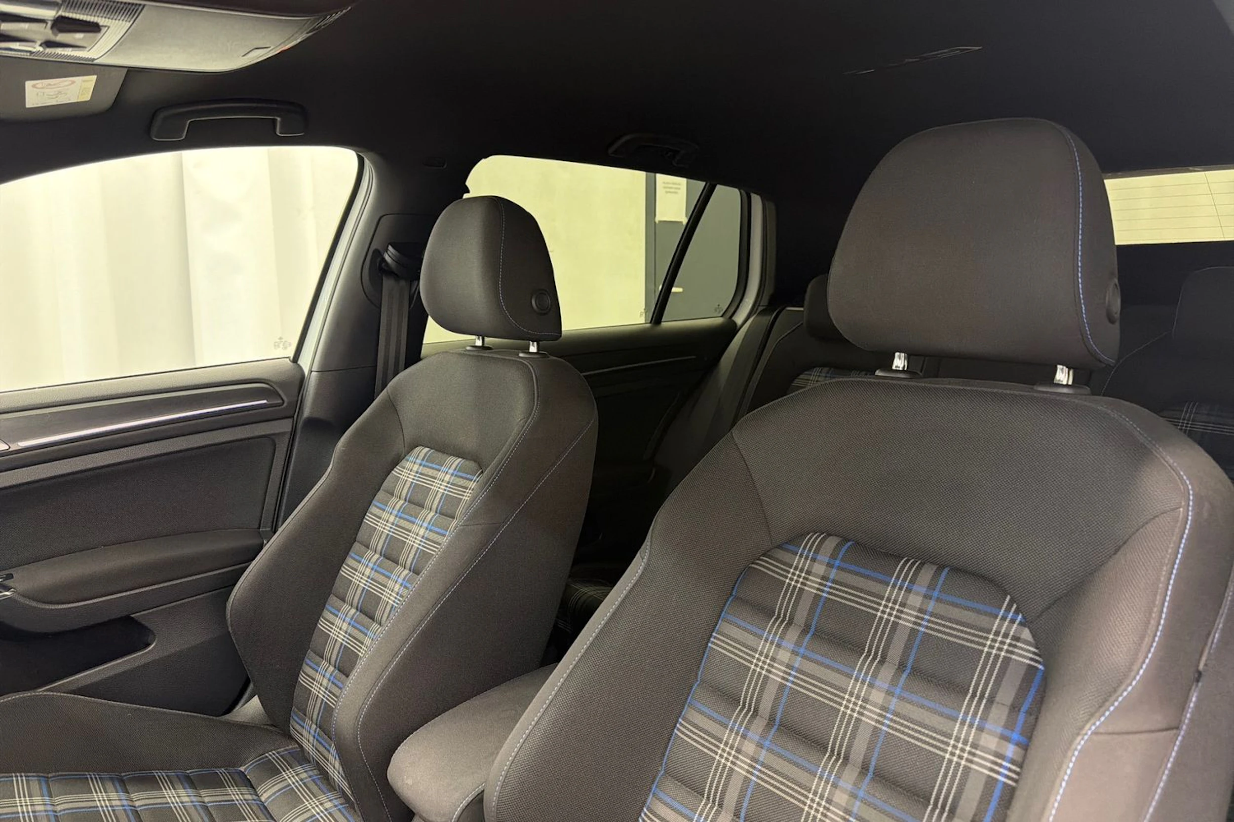 Valkoinen Volkswagen GOLF 2017 kuva 24.