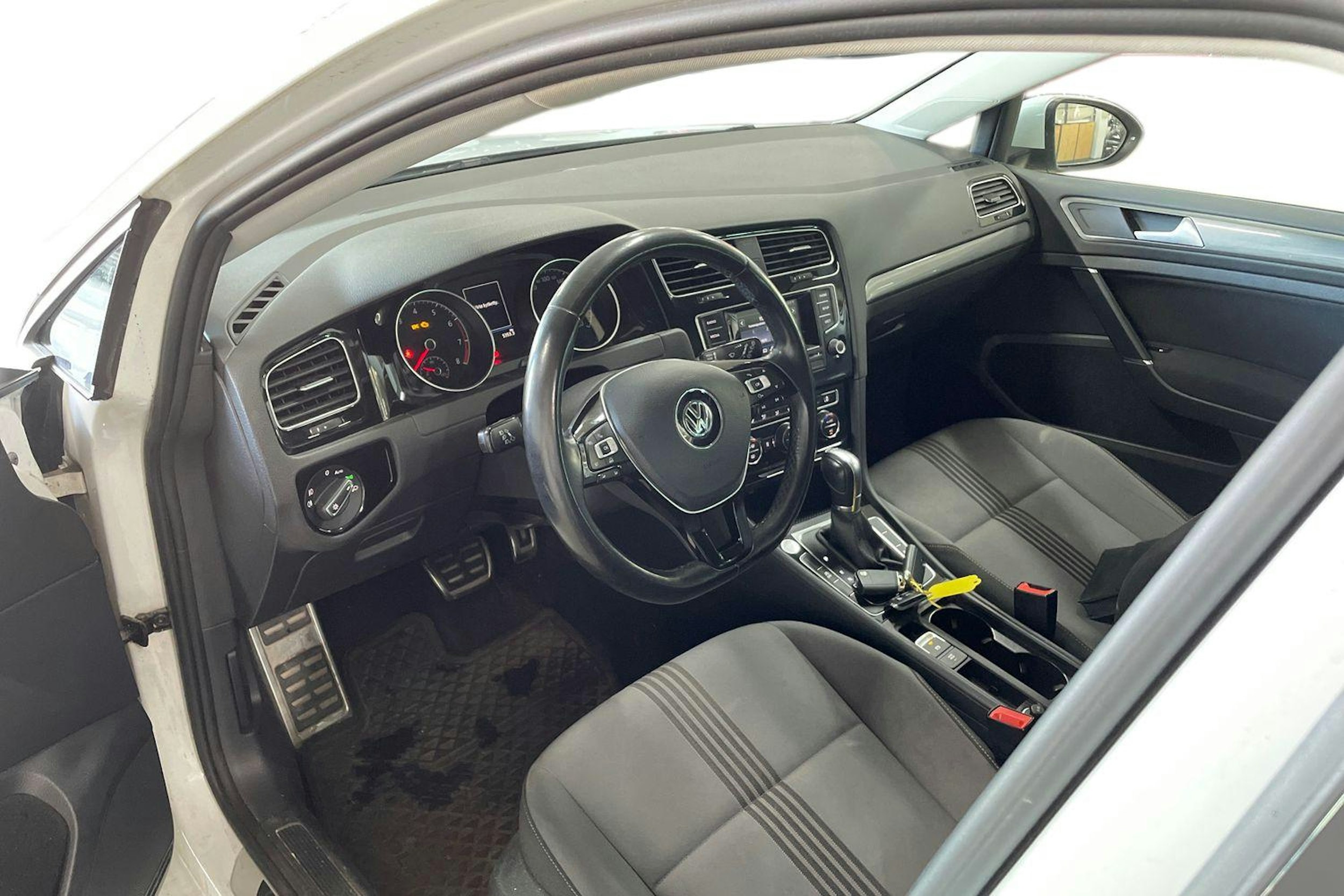 Valkoinen Volkswagen GOLF 2017 kuva 7.
