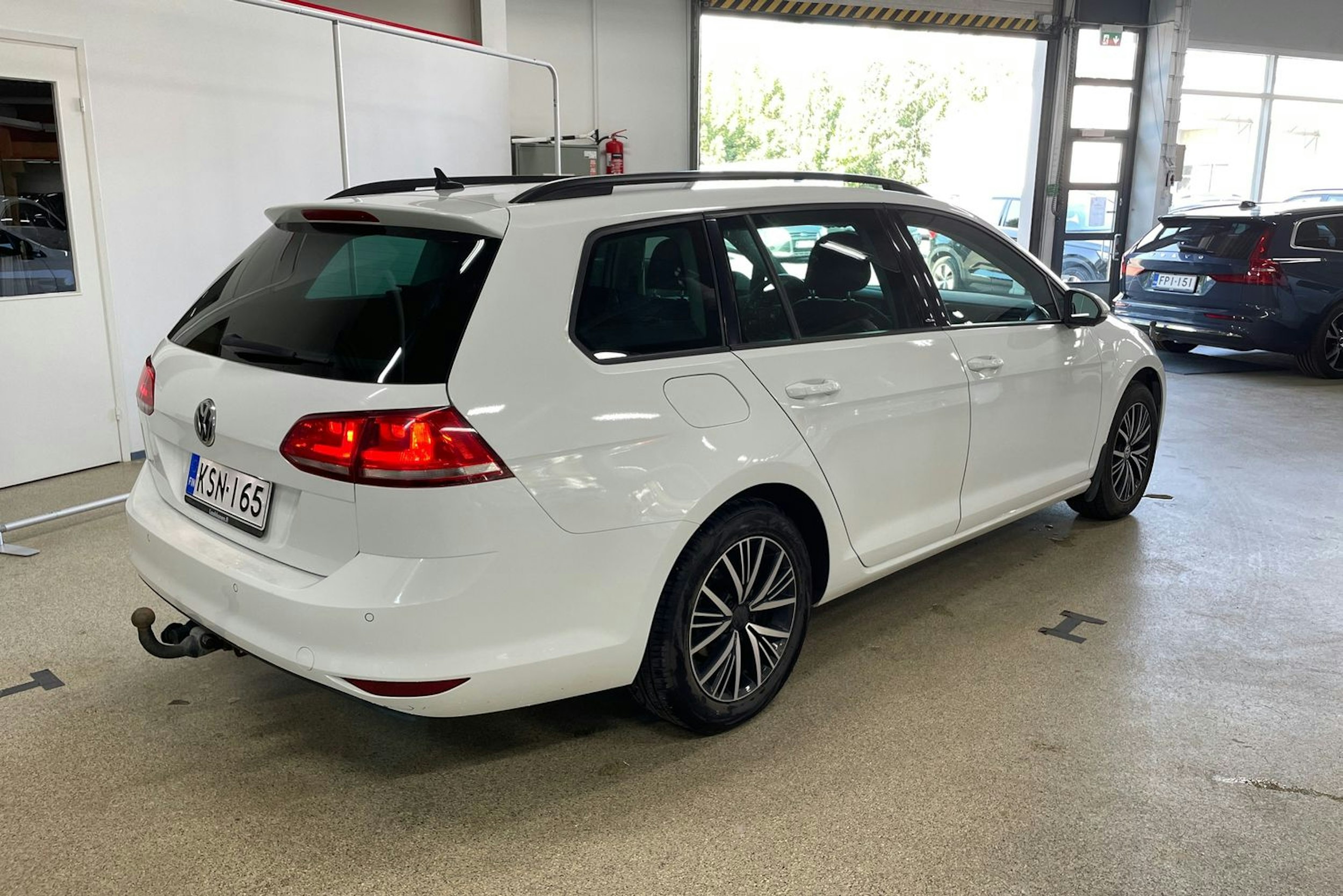 Valkoinen Volkswagen GOLF 2017 kuva 13.