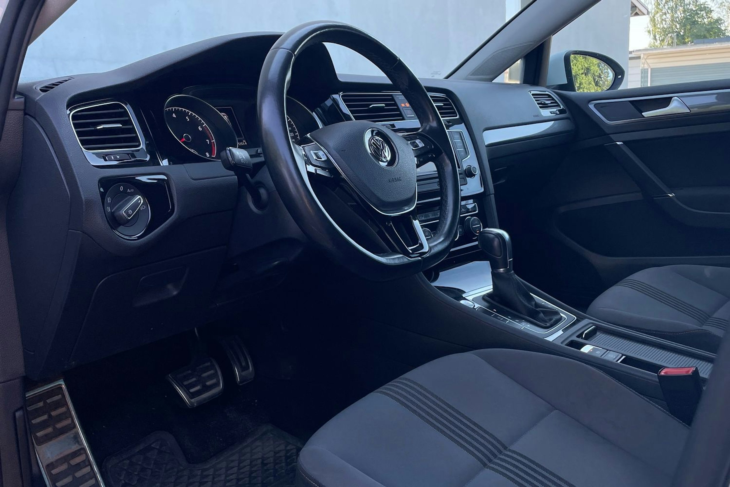 Valkoinen Volkswagen GOLF 2017 kuva 14.
