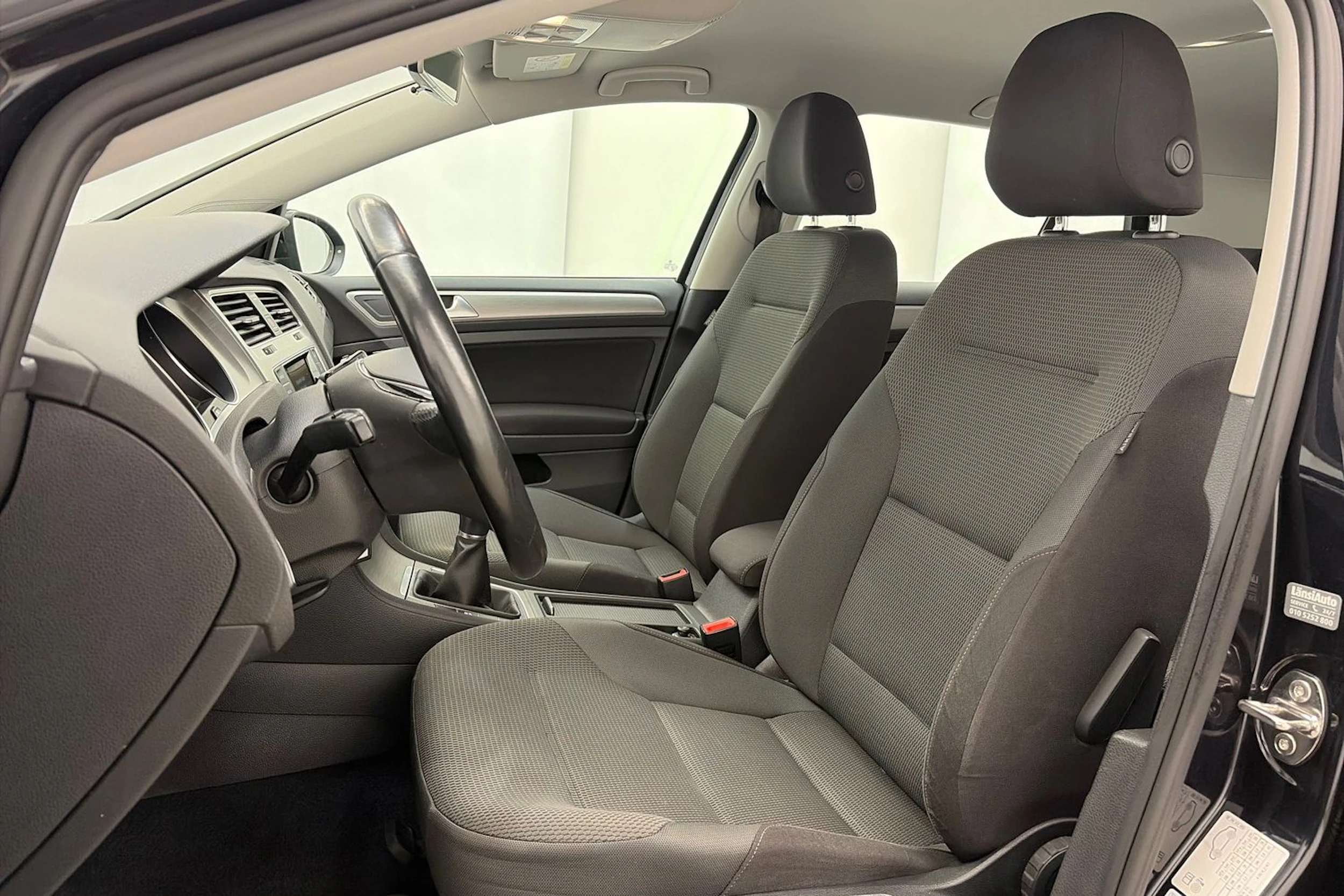 Musta Volkswagen GOLF 2017 kuva 12.