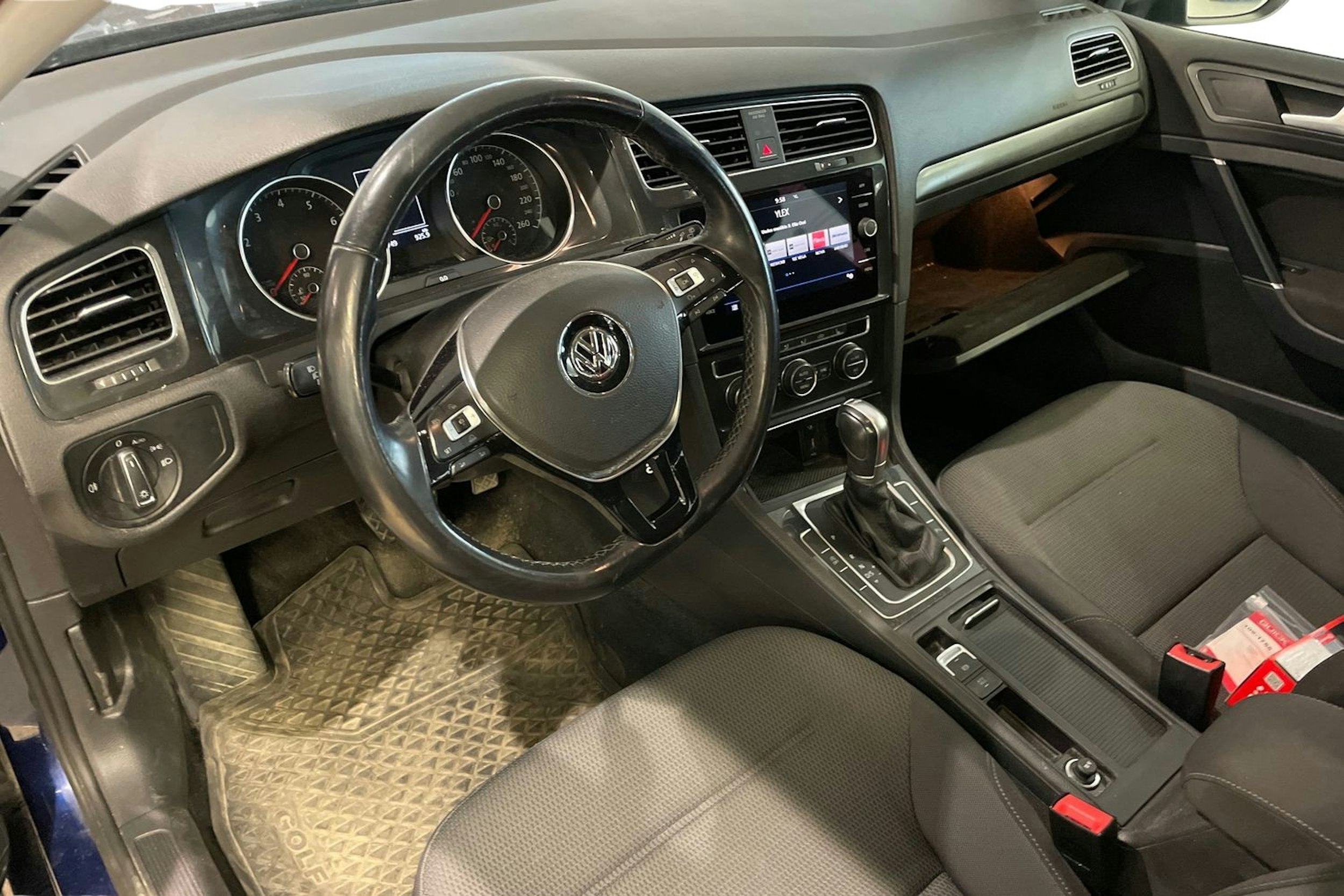 Sininen Volkswagen GOLF 2017 kuva 3.