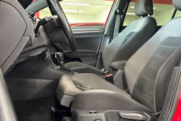 punainen Volkswagen Golf 2017 kuva 4.