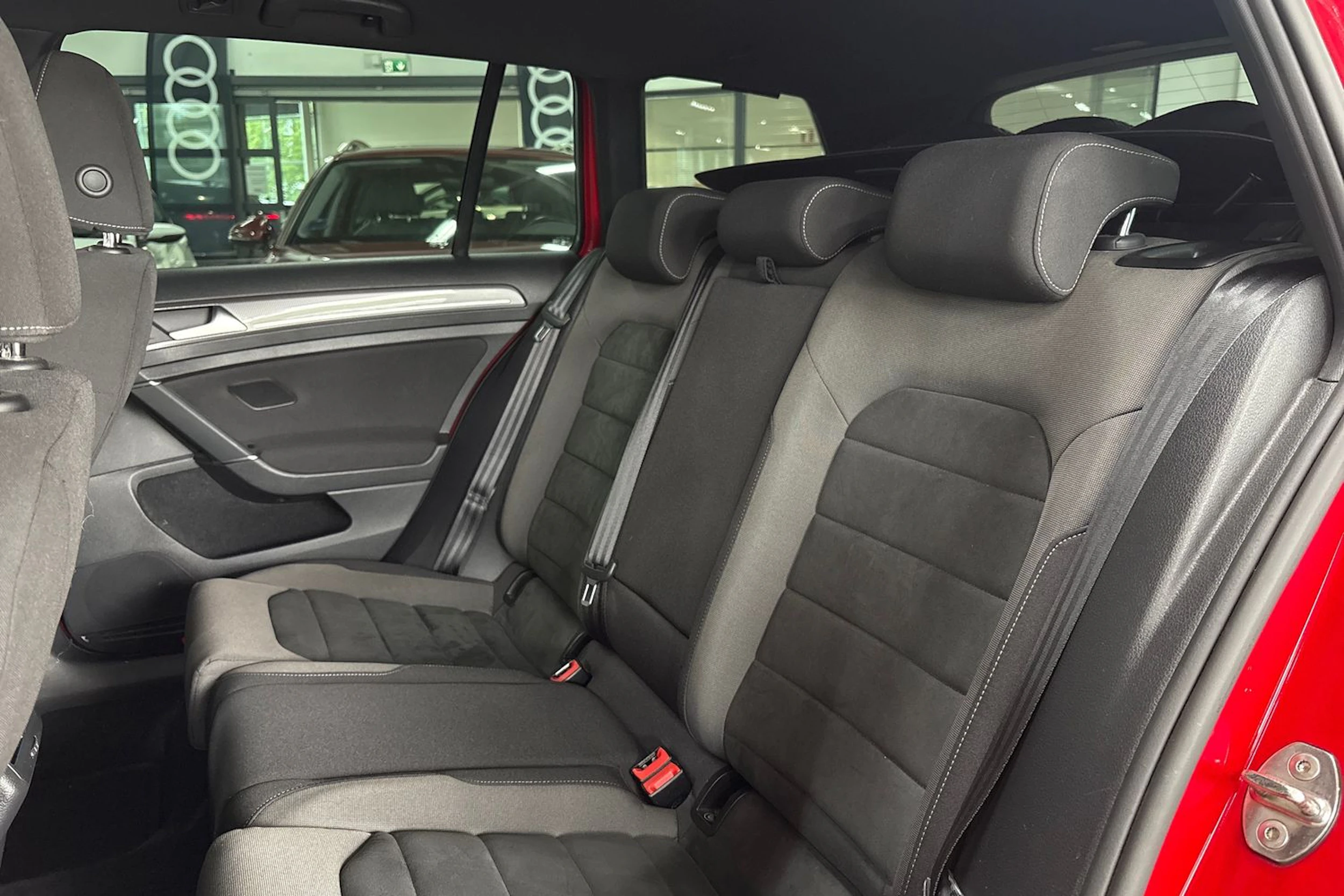 punainen Volkswagen Golf 2017 kuva 15.