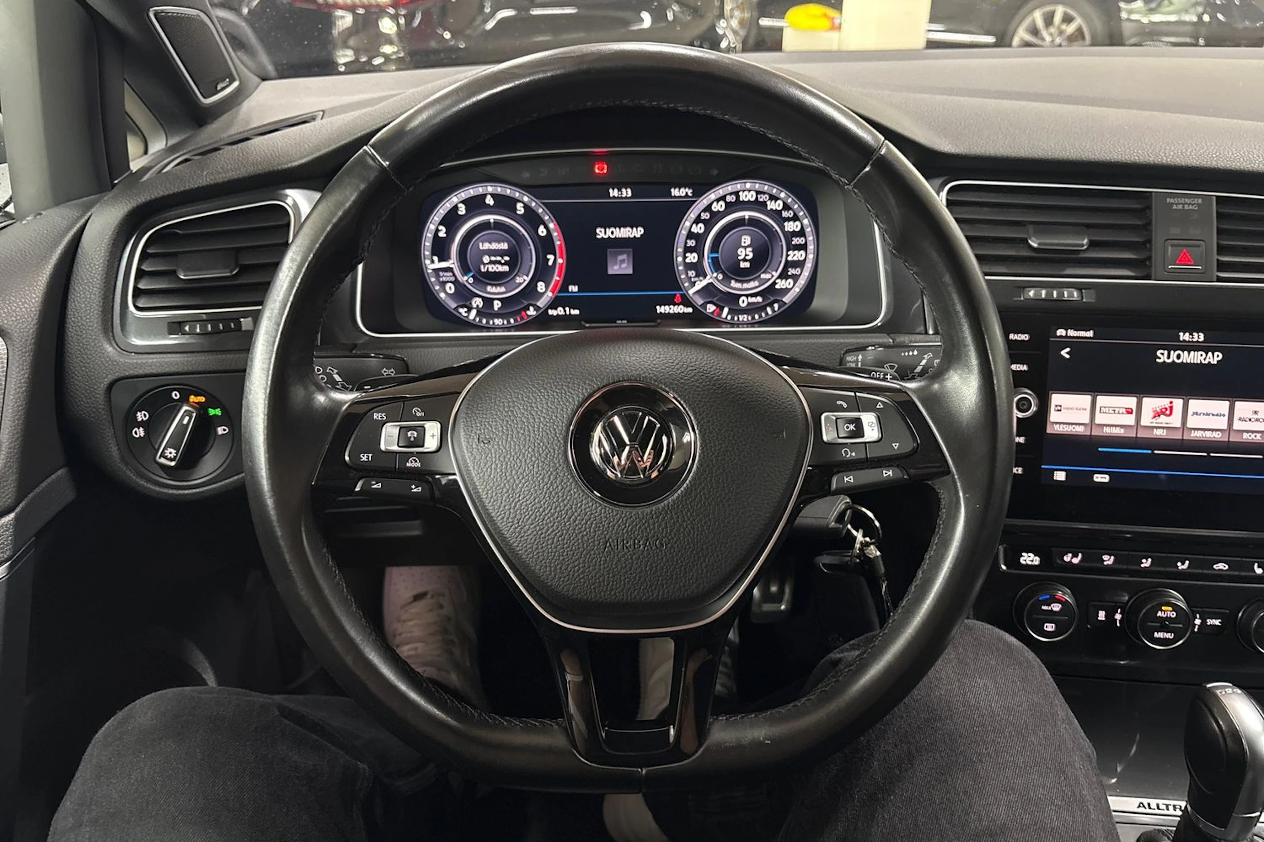punainen Volkswagen Golf 2017 kuva 16.