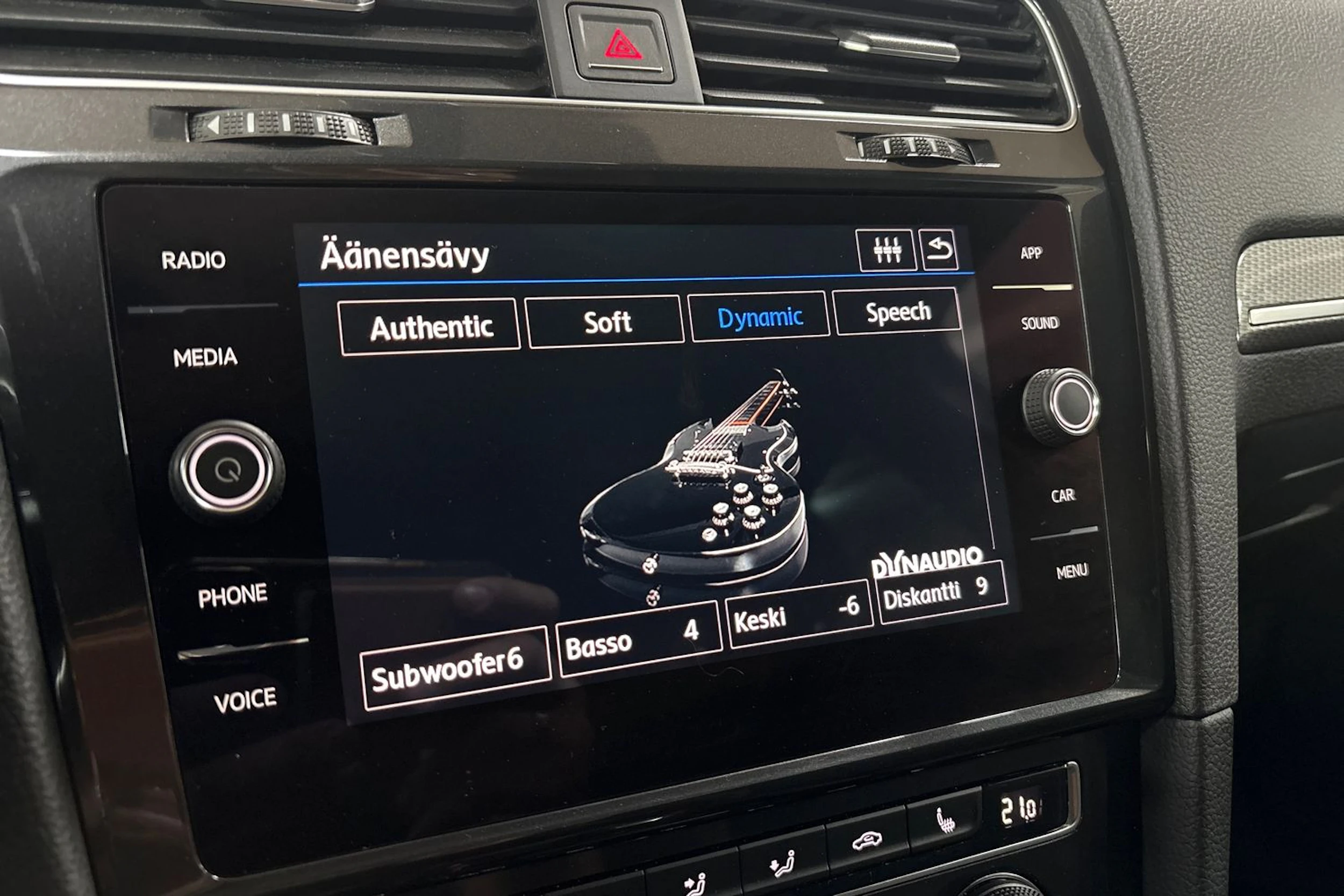 punainen Volkswagen Golf 2017 kuva 20.
