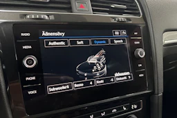 punainen Volkswagen Golf 2017 kuva 20.